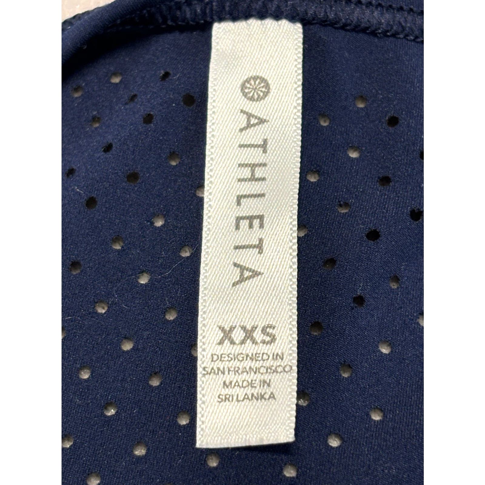 Athleta Athleta Accelerate Crop Tank Top Sz XXS Navy Sleeveless Perforated Size XXS / US 00 / IT 34 - 6 Thumbnail