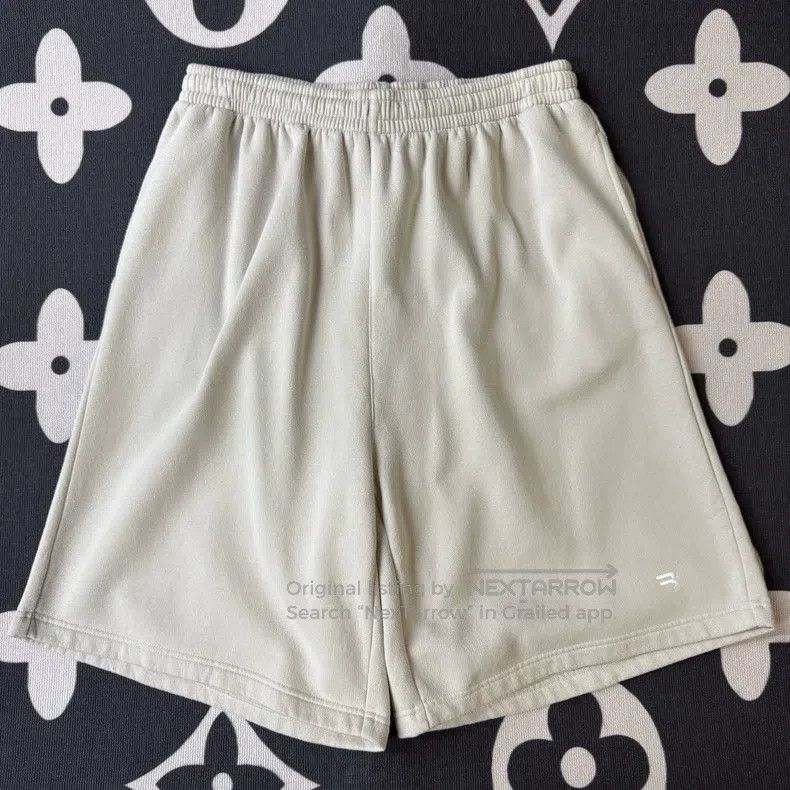 Balenciaga Balenciaga size M White Small Logo Short Pants Size US 27 - 1 Thumbnail