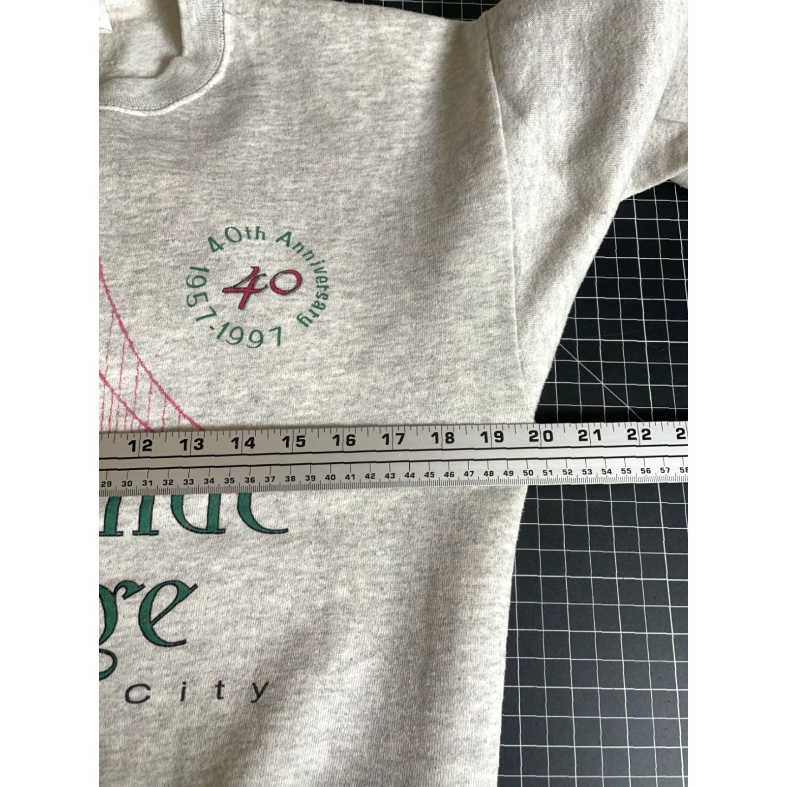 Vintage VINTAGE Mackinac Bridge Sweatshirt Women's Medium Heather Gray Artisans Tag 90s City Outdoor Retro Graphic Print Lightweight Pullover Sweatshirt Women Size M / US 6-8 / IT 42-44 - 5 Thumbnail
