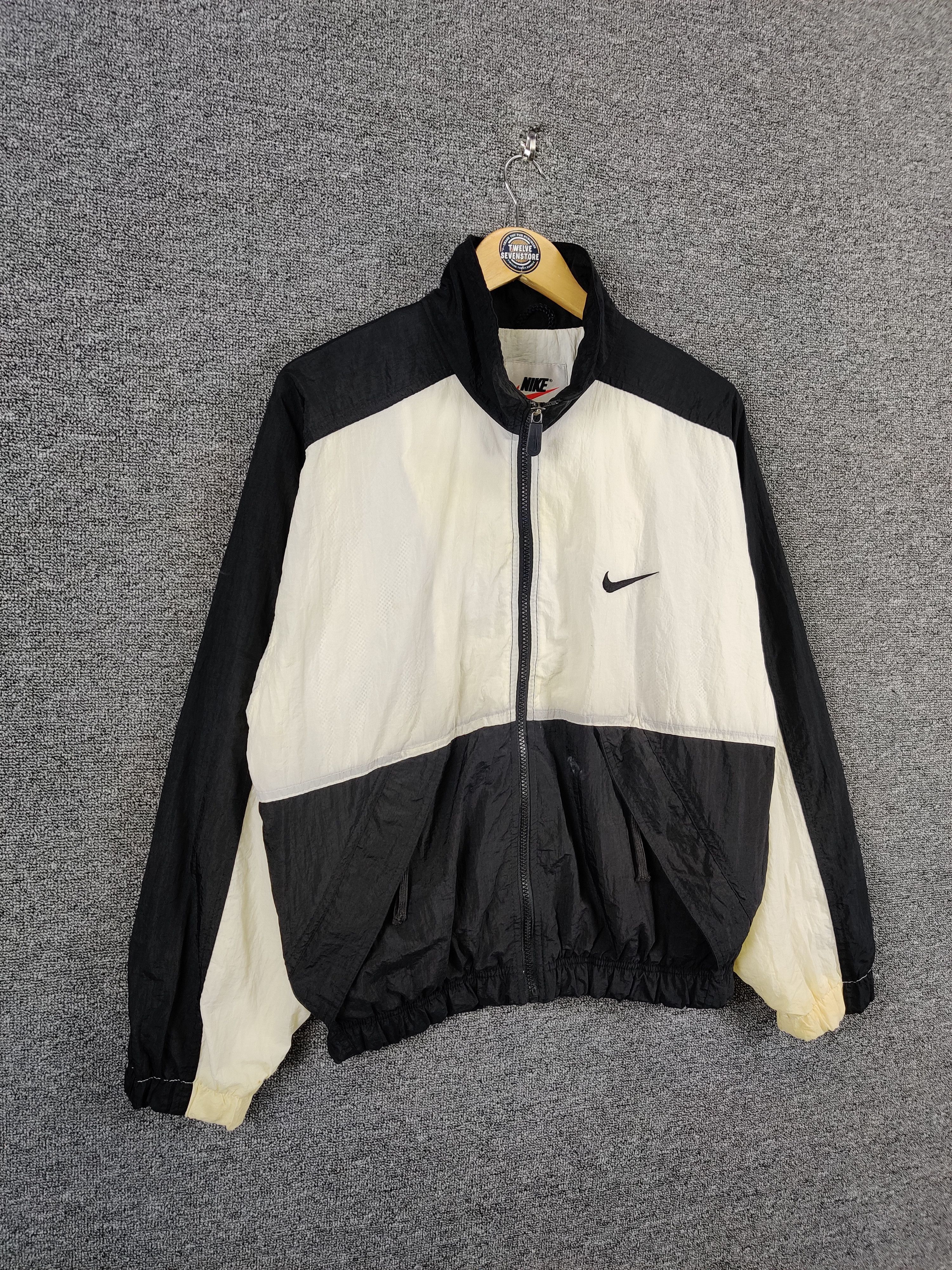Nike Vintage Nike Spell Out Embroidery Windbreaker Jacket Size US S / EU 44-46 / 1 - 7 Thumbnail