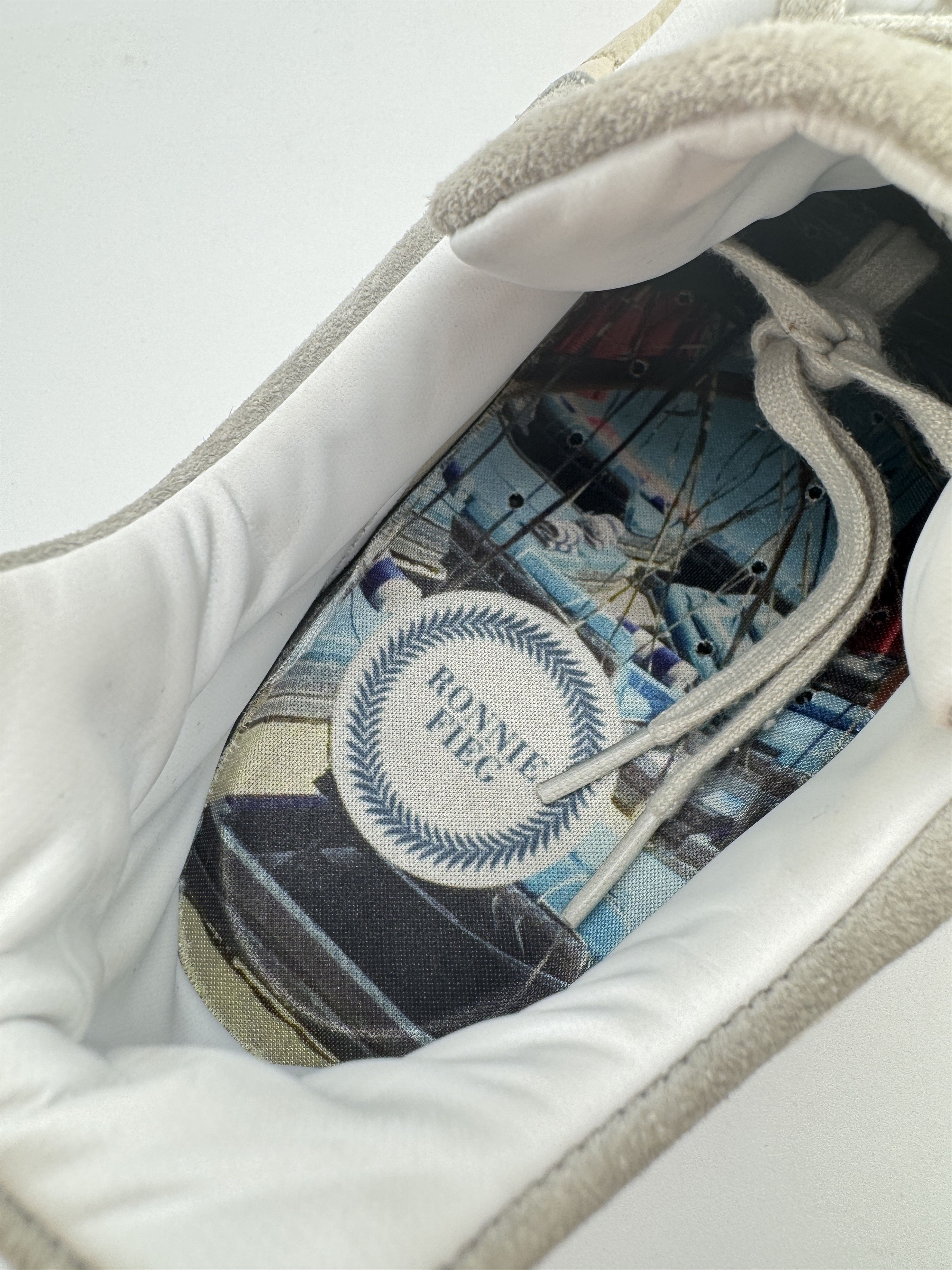 Kith Kith New Balance 997.5 Mykonos Cyclades Special Box & Socks Size US 9.5 / EU 42-43 - 9 Thumbnail