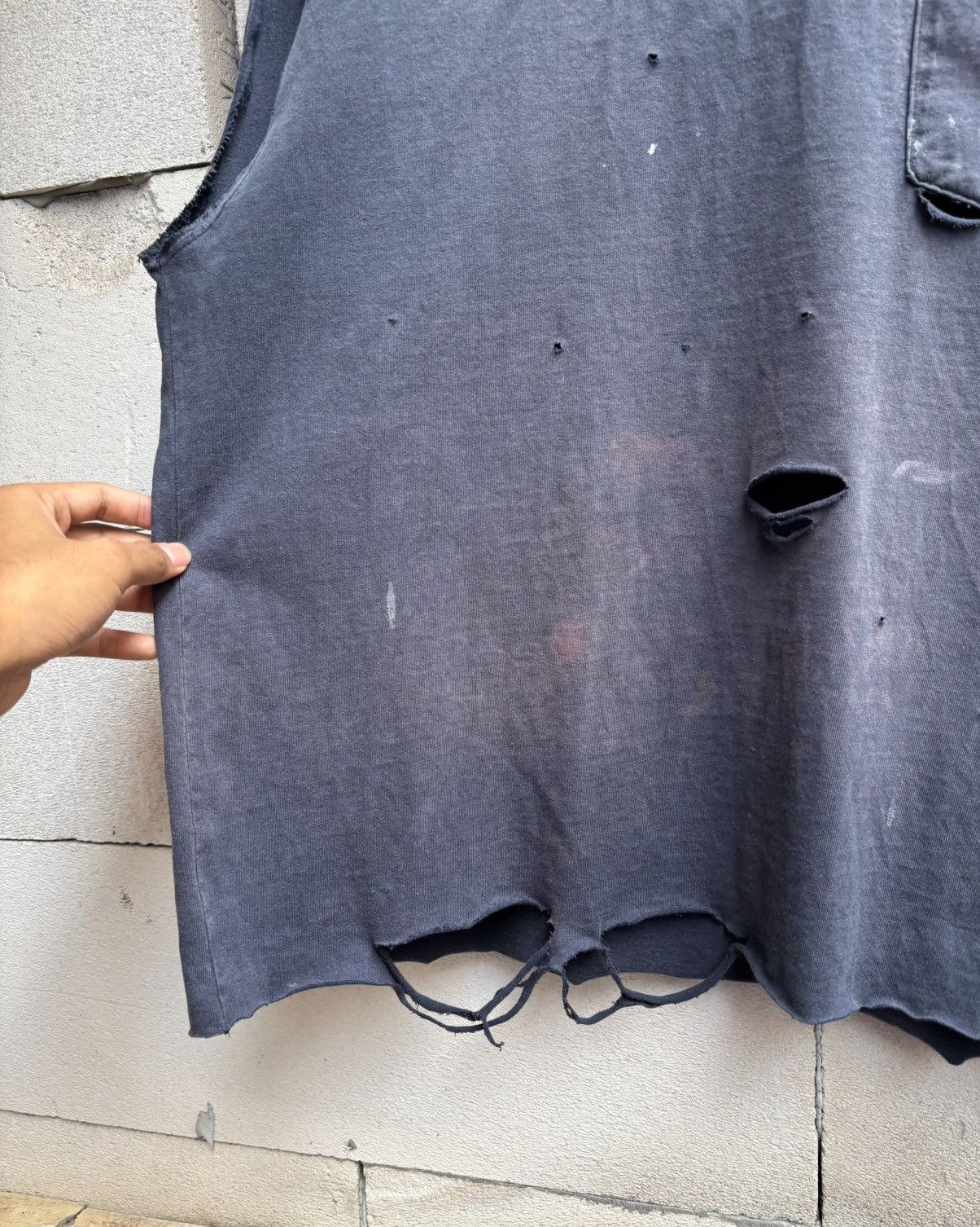 Carhartt Thrashed Carhartt Distressed Tank Shirt ERD Grunge Size US L / EU 52-54 / 3 - 6 Thumbnail