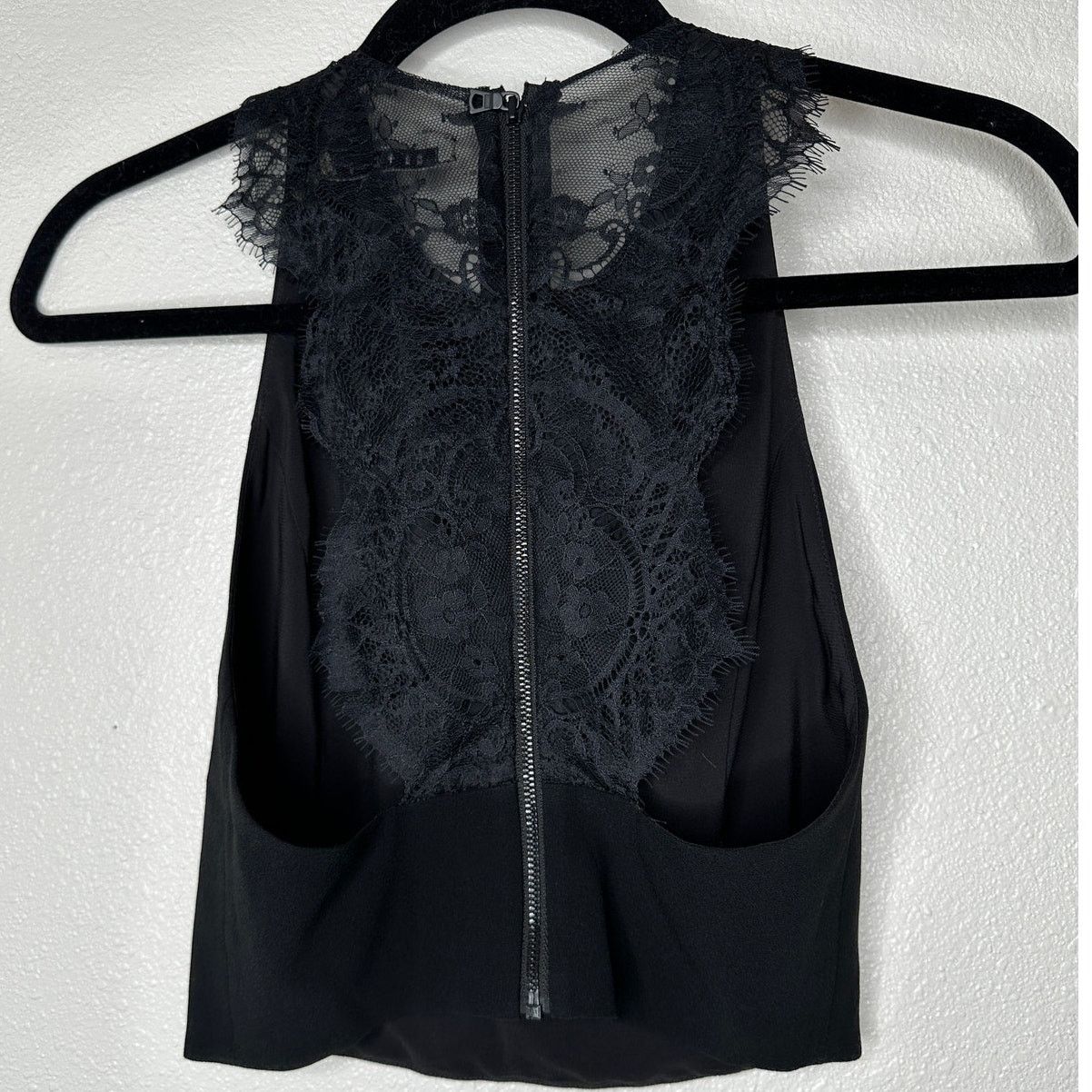 Alice + Olivia Alice + Olivia Crepe de Chine Black Lace Going Out Crop Top Size XS / US 0-2 / IT 36-38 - 2 Thumbnail