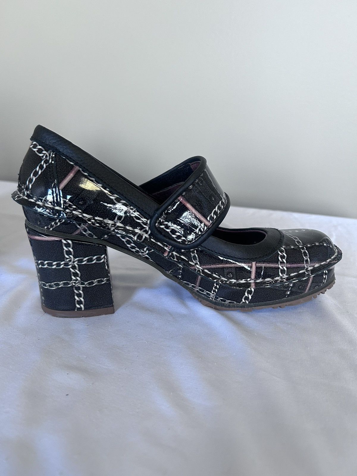 Other Patent leather retro pumps embroidery design Size US 5.5 / IT 35.5 - 5 Thumbnail