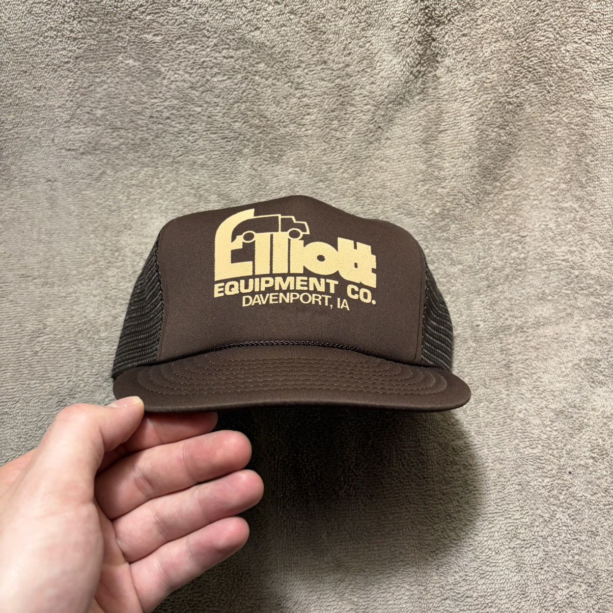 Vintage Vintage Brown Mesh Trucker Hat SnapBack Elliott Equipment Size ONE SIZE - 4 Thumbnail