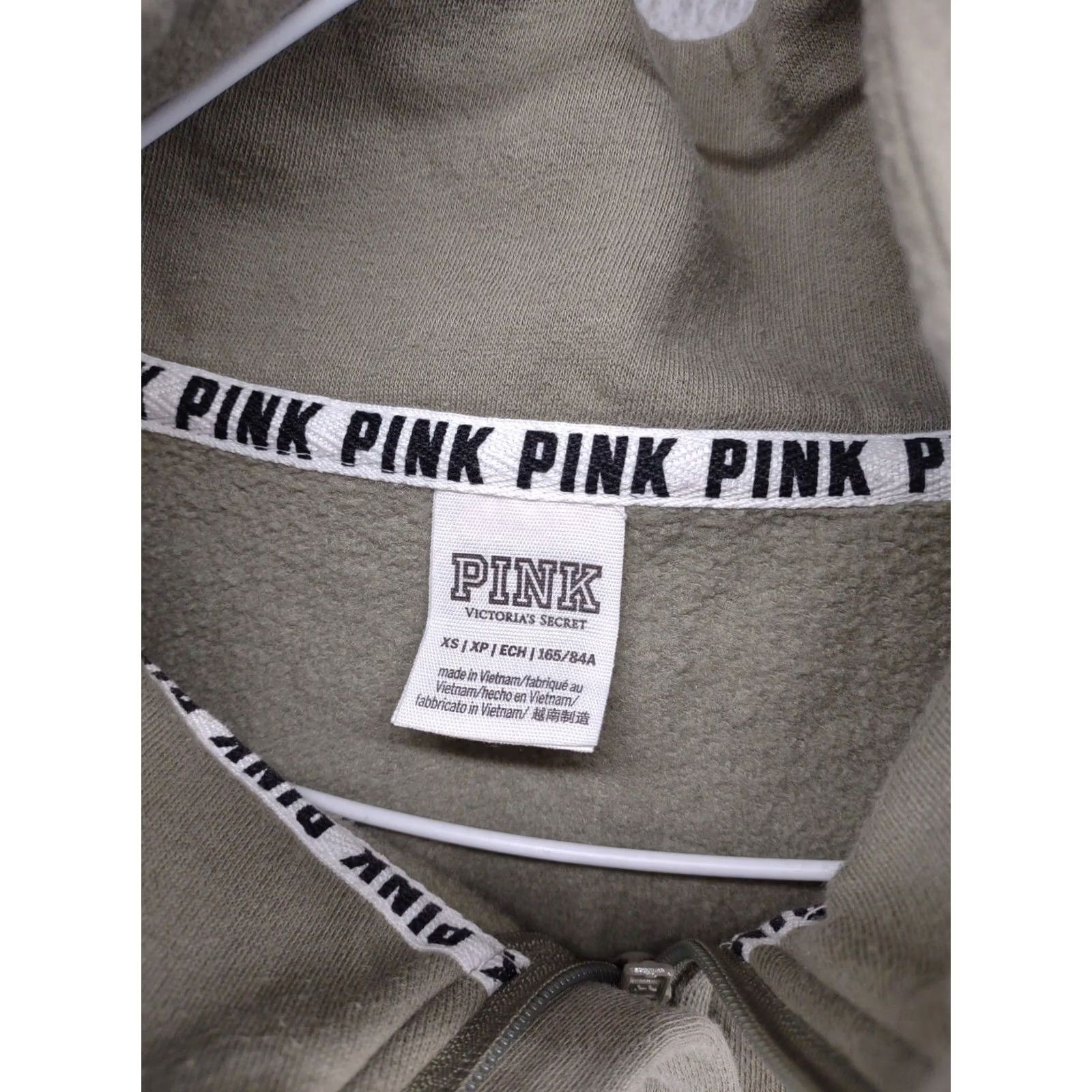 Victoria's Secret Victoria's Secret LOVE PINK Spell Out Sweatshirt XS Adult Women Long Sleeve Pullover Multicolor 60% Cotton 40% Polyester Dog Theme Loose Fit Cardigan? Size XS / US 0-2 / IT 36-38 - 4 Thumbnail