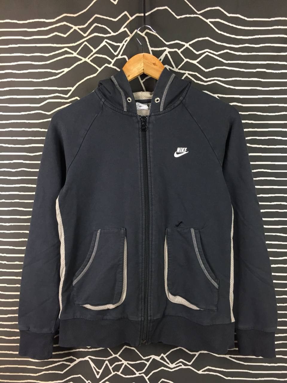 Nike Distressed Nike Sportswear Embroidered Logo Full-Zip Hoodie Size US S / EU 44-46 / 1 - 1 Thumbnail