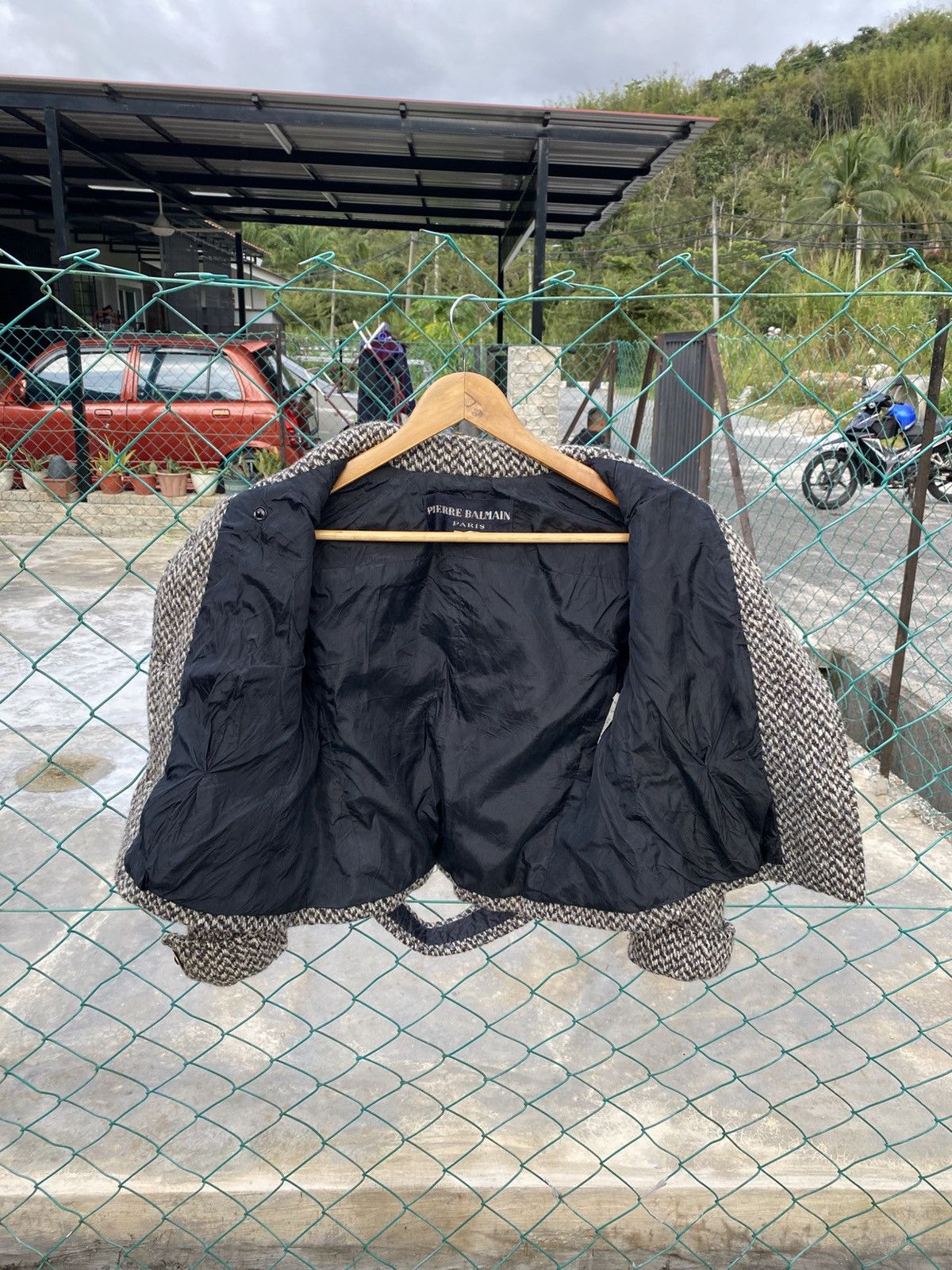 Pierre Balmain × Vintage Vintage Pierre Balmain knit wool cropped jacket Size XS / US 0-2 / IT 36-38 - 5 Thumbnail