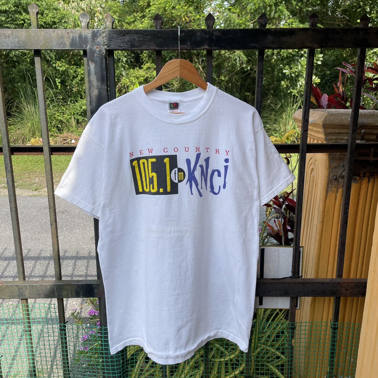 Fruit Of The Loom 🔥Vintage 90s New Country 105.1 FM Promo Radio Music Tee Size US XL / EU 56 / 4 - 1 Thumbnail