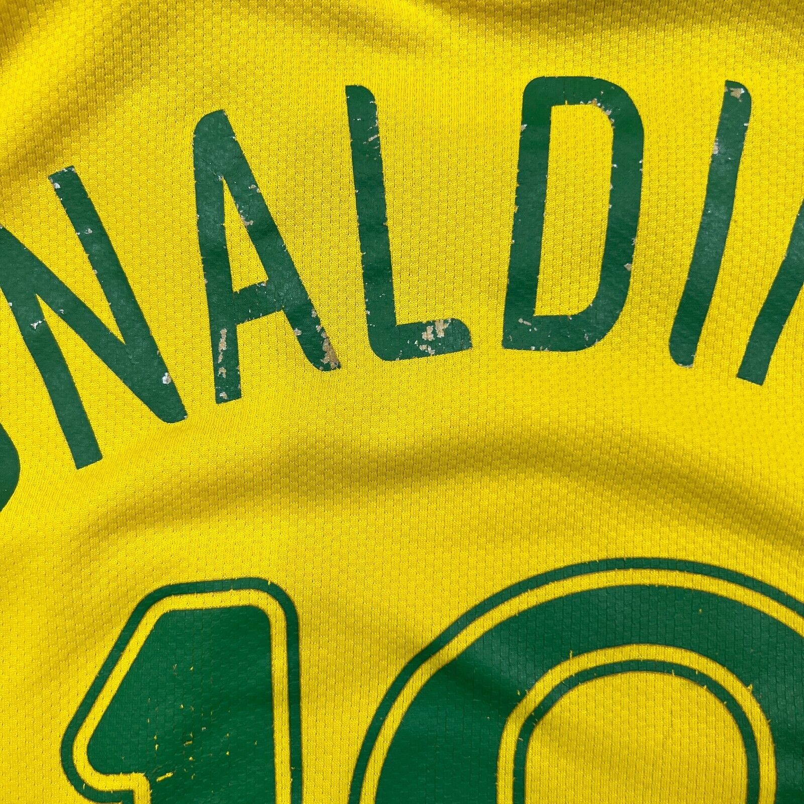 Nike VTG 2006 Nike Ronaldinho Brazil Soccer Jersey Large FIFA Cup Size US L / EU 52-54 / 3 - 3 Thumbnail