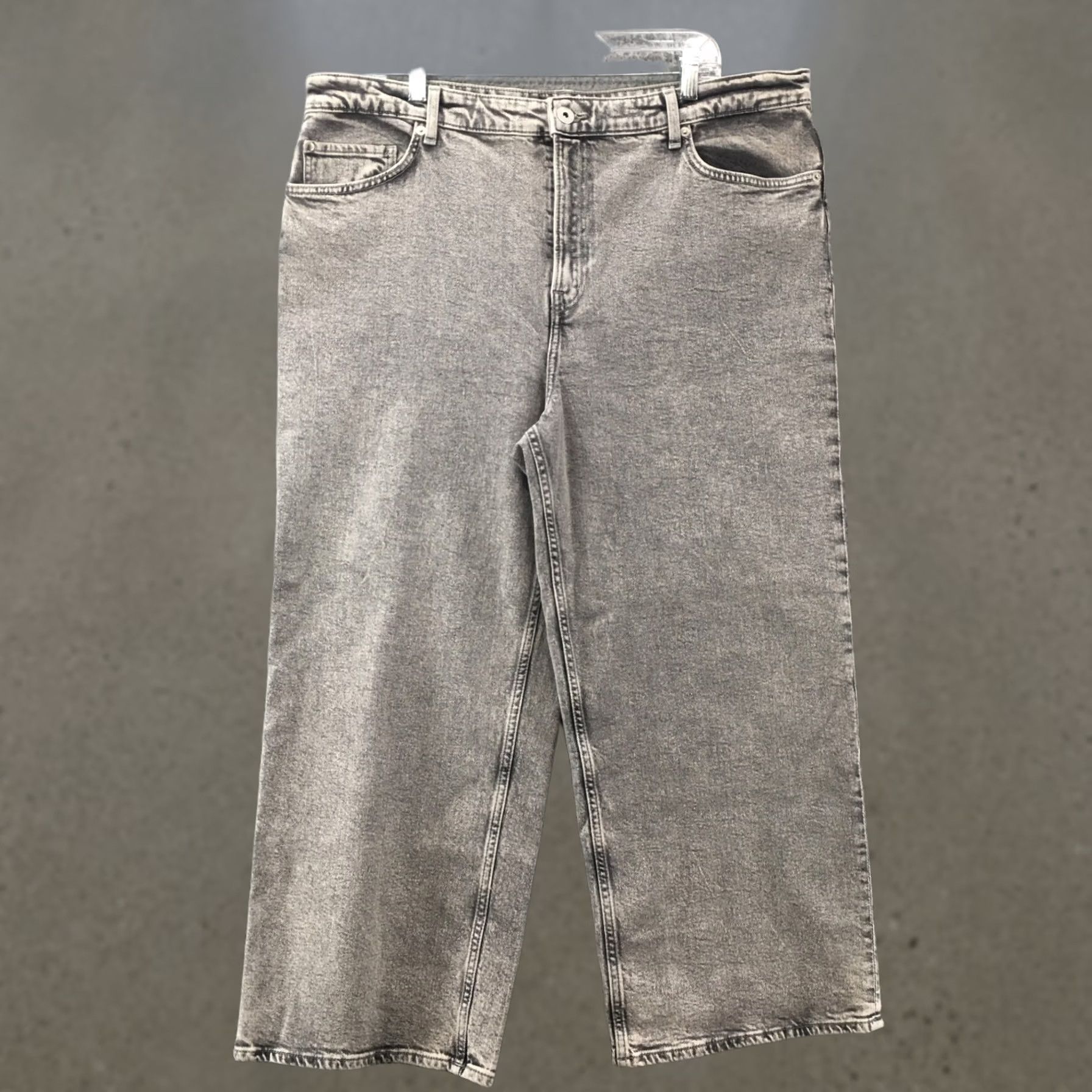 H&M H&M Jeans Cropped Womens 18 Gray Denim High Rise Zip Fly 5 Pockets Button Casual Size 40" / US 18 - 1 Thumbnail