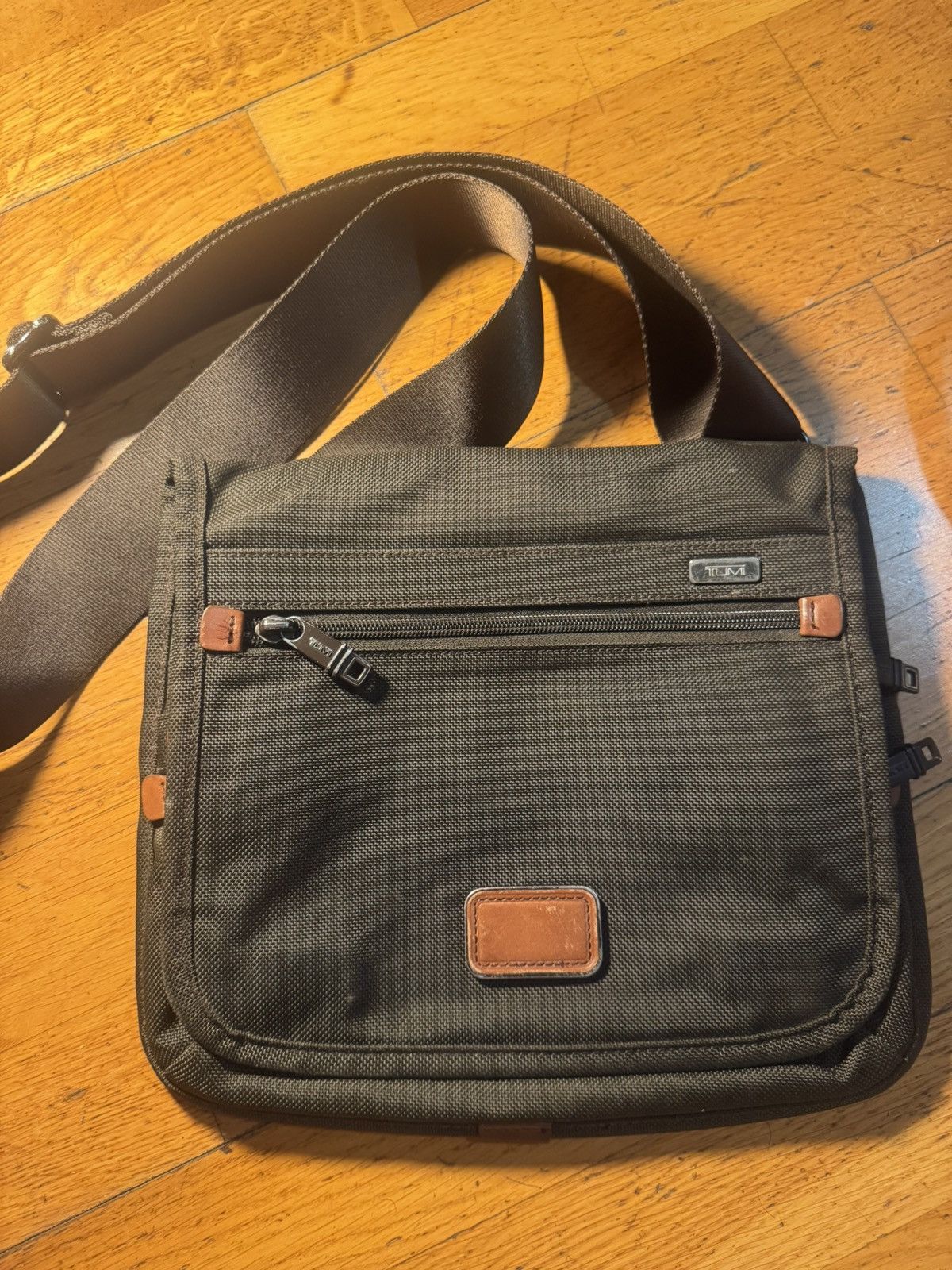 Tumi TUMI Brown Ballistic Nylon Messenger Bag Size 32 - 2 Thumbnail