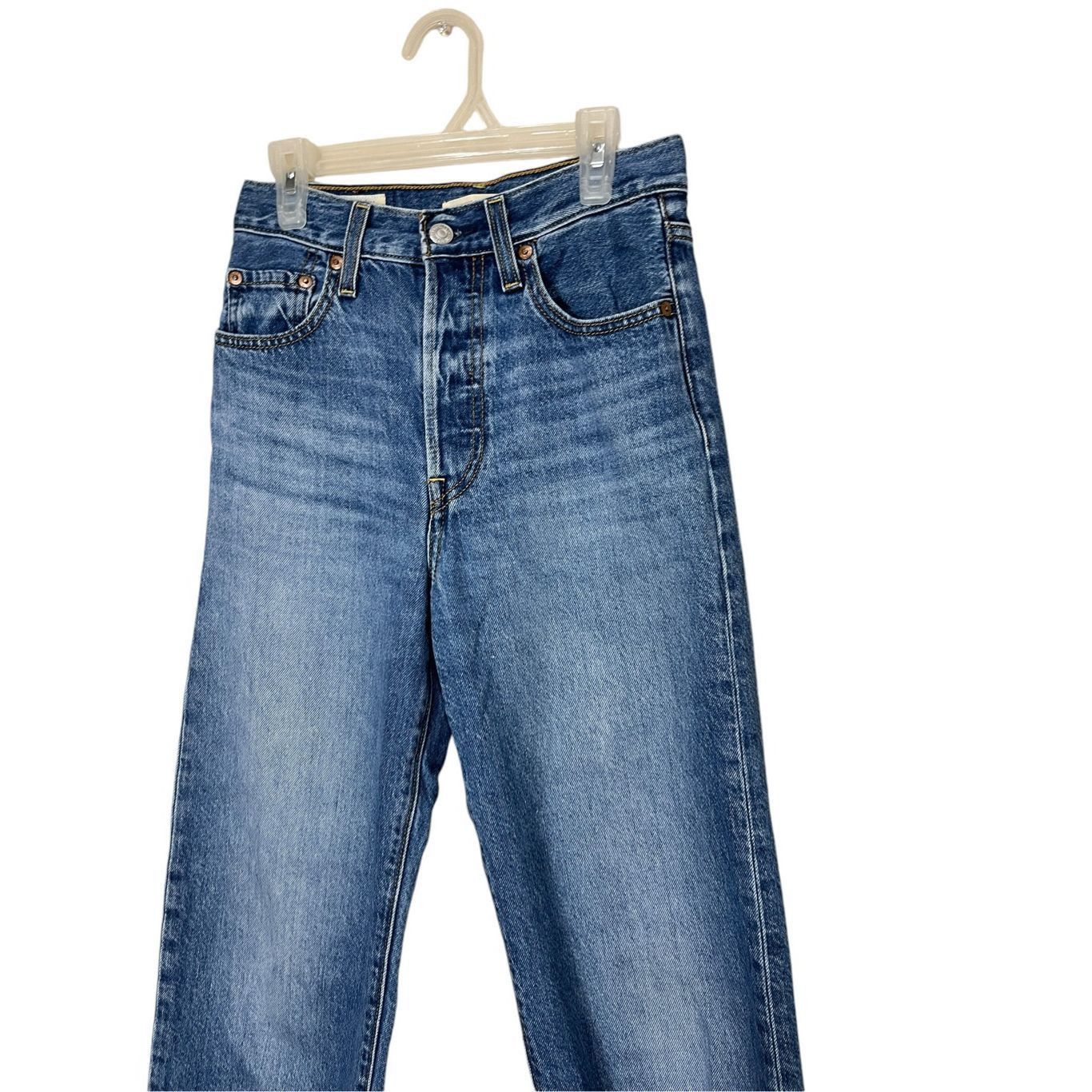 Levi's Levi’s Premium Ribcage Straight Jeans Size 24 Size 26" / US 2 / IT 38 - 2 Thumbnail
