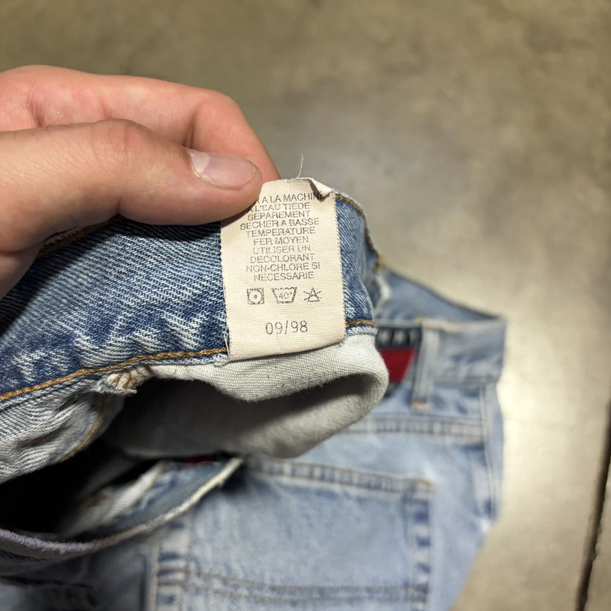 Tommy Hilfiger Vintage Tommy Hilfiger Baggy Denim Jeans Loose Faded 90s USA Size US 36 / EU 52 - 15 Thumbnail
