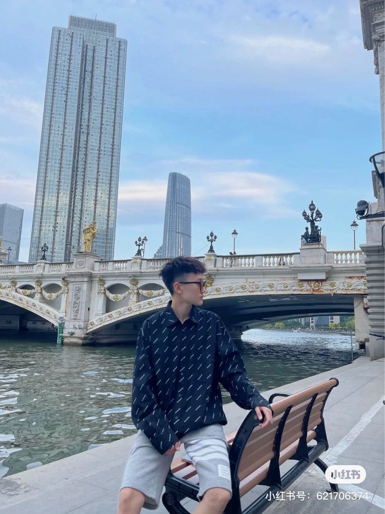 Balenciaga Balenciaga size 38 Full print bullet screen shirt and jack Size US S / EU 44-46 / 1 - 4 Thumbnail