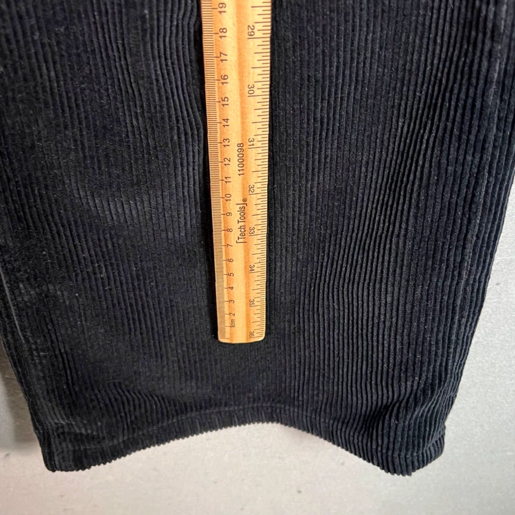 Vintage AG Adriano Goldschmied Pleated Deven High-Rise Ultra Wide-Leg Corduroy Pants 24R Women Pants Black Corduroy Wide-Leg 24 in Vintage N/A Size 42" / US 20 - 7 Thumbnail