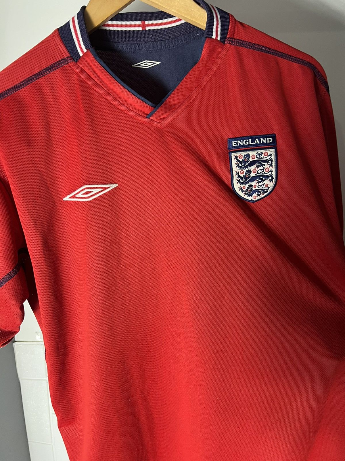 Umbro VINTAGE UMBRO ENGLAND RETRO SOCCER JERSEY MANCHESTER Y2K 90s Size US L / EU 52-54 / 3 - 10 Thumbnail