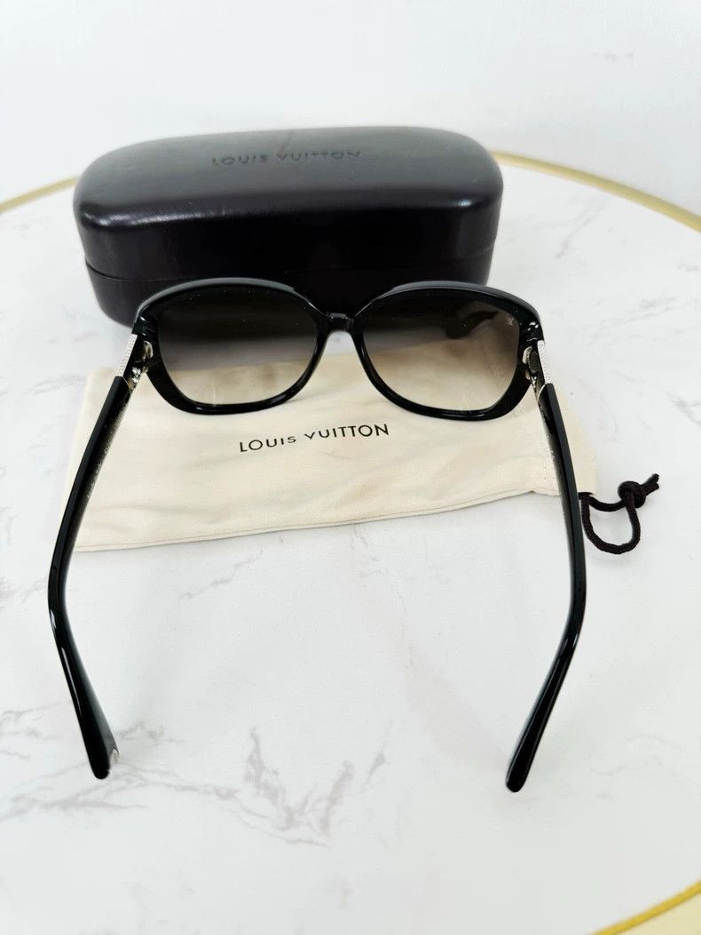 Louis Vuitton Louis Vuitton Sunglasses with Case and Accessories -2505 Size ONE SIZE - 4 Thumbnail