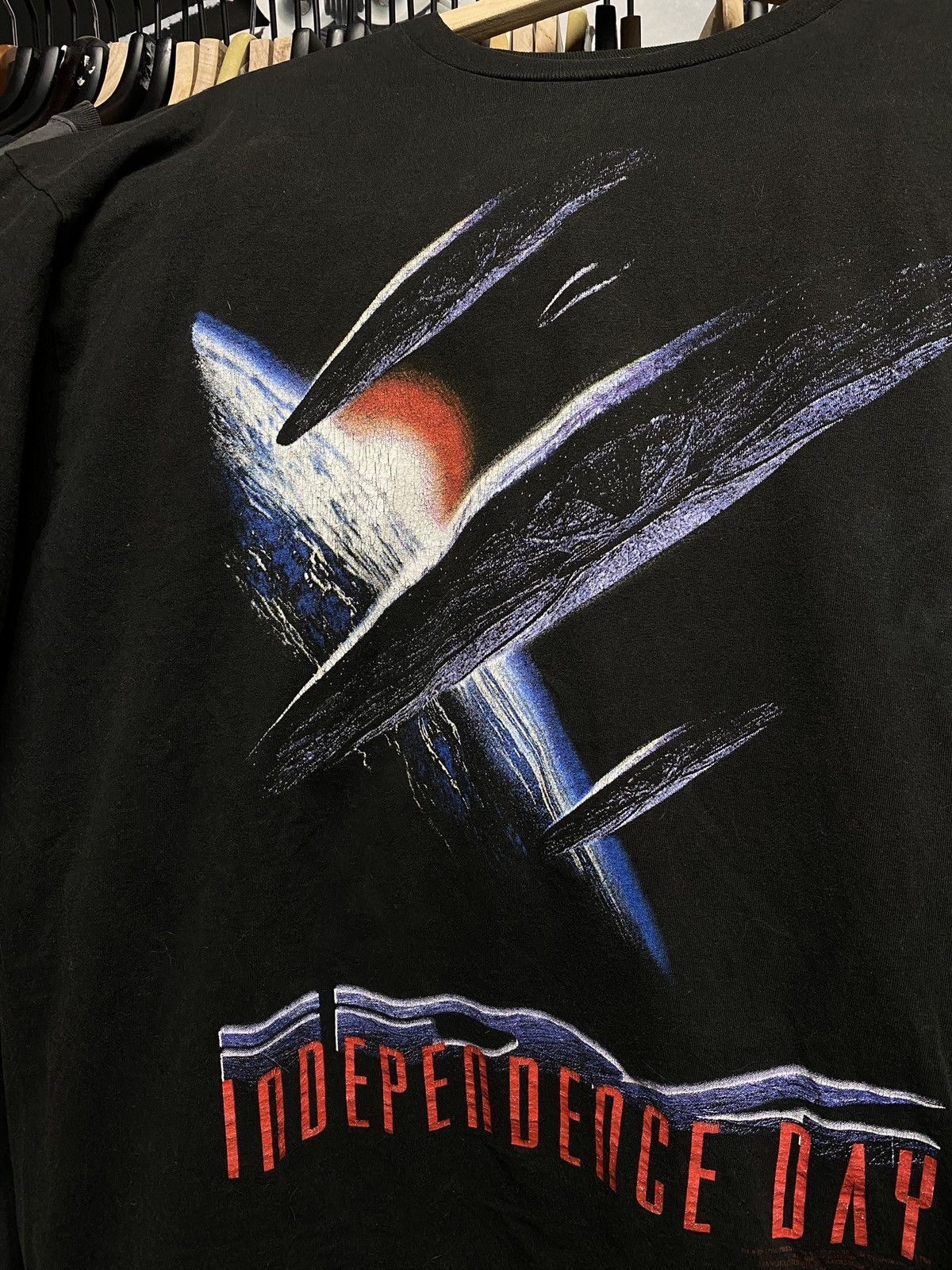 Vintage Vintage 90’s Independence Day T-Shirt Vtg ID4 Movie Tee XL Size US XL / EU 56 / 4 - 2 Thumbnail