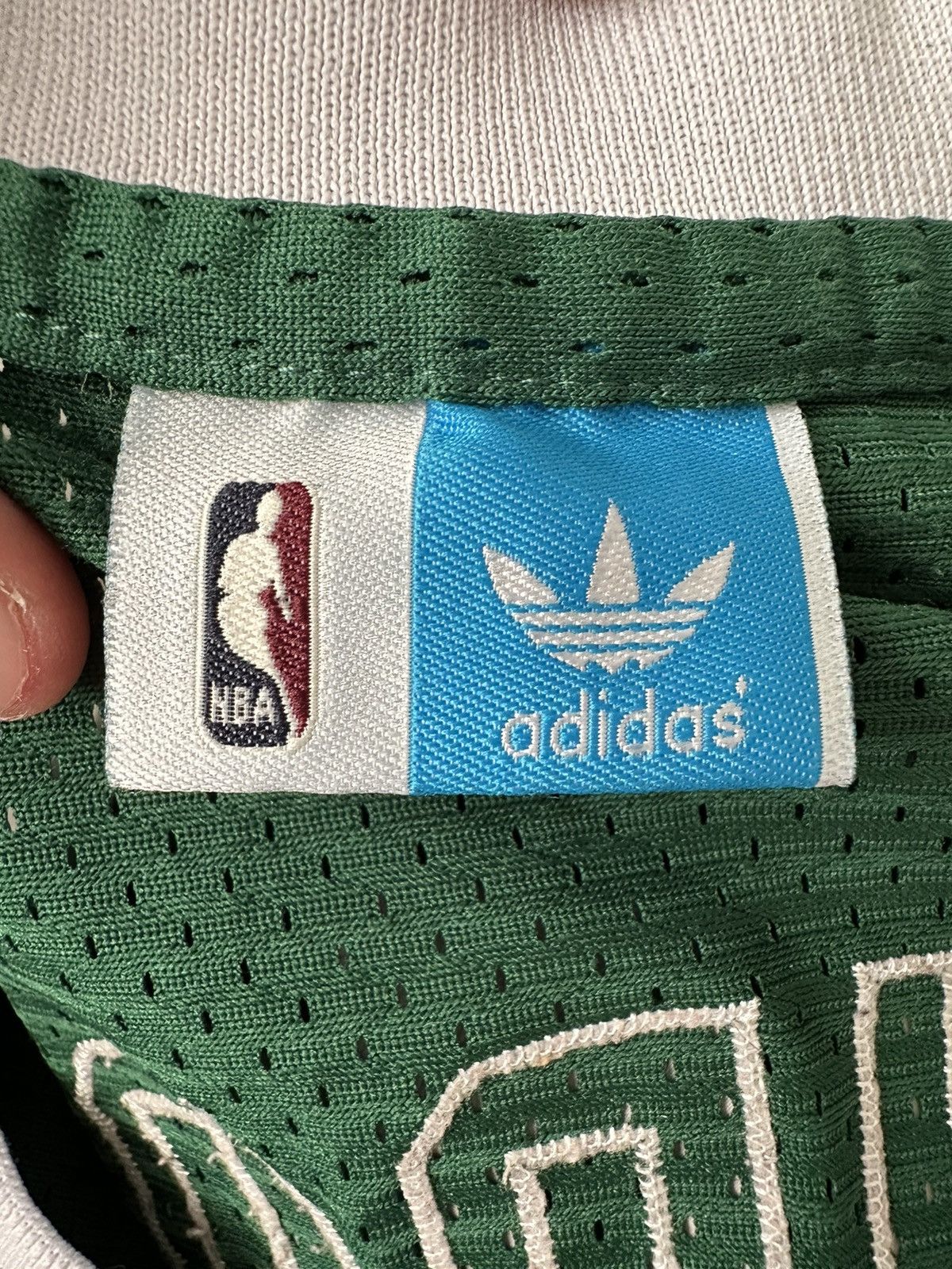 Adidas Adidas Vintage Boston Celtics Larry Bird 33 hype y2k size XL Size US XL / EU 56 / 4 - 7 Thumbnail