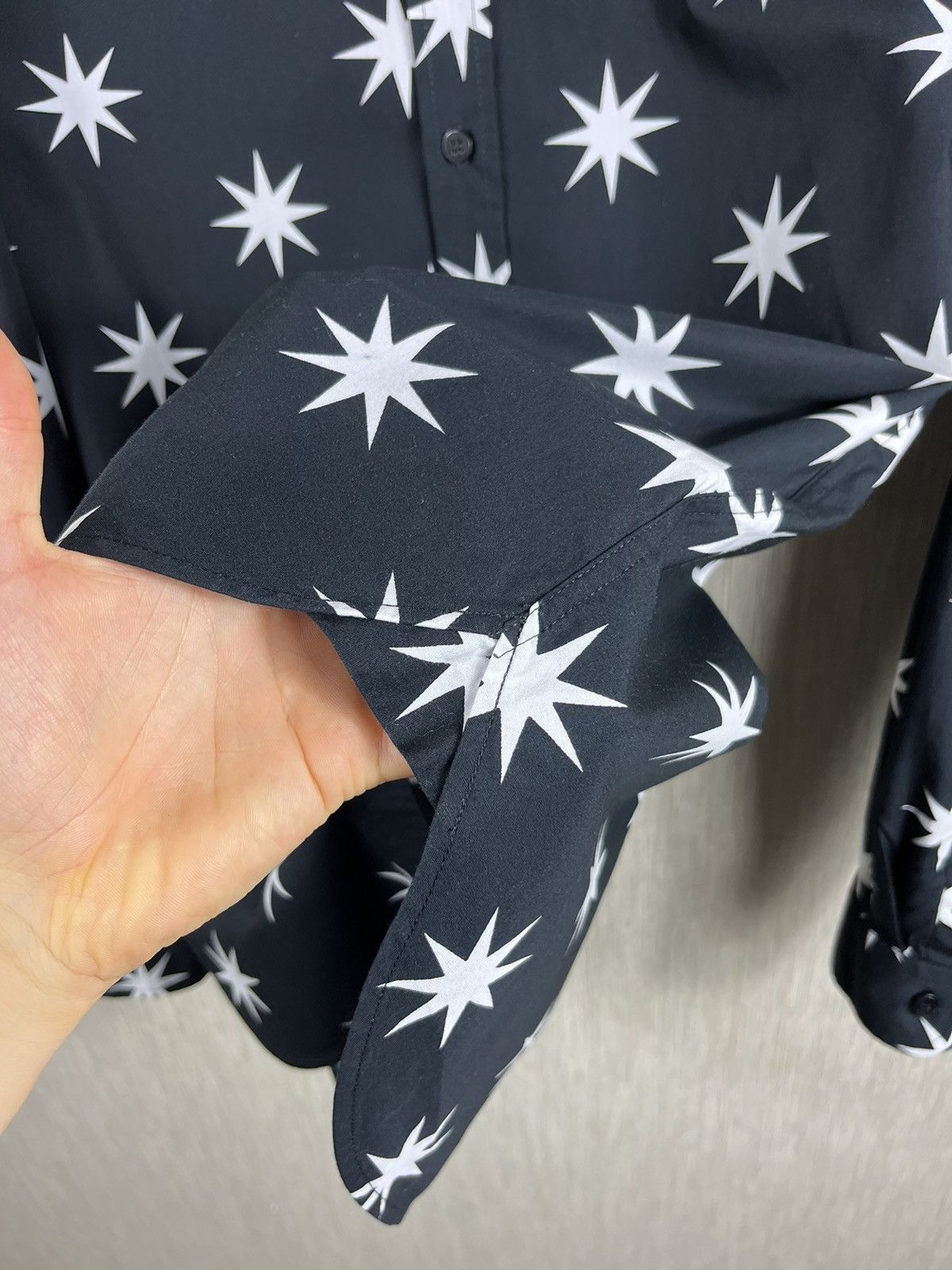 Designer × Moschino Love Moschino white stars monogram art shirt Size US S / EU 44-46 / 1 - 17 Thumbnail