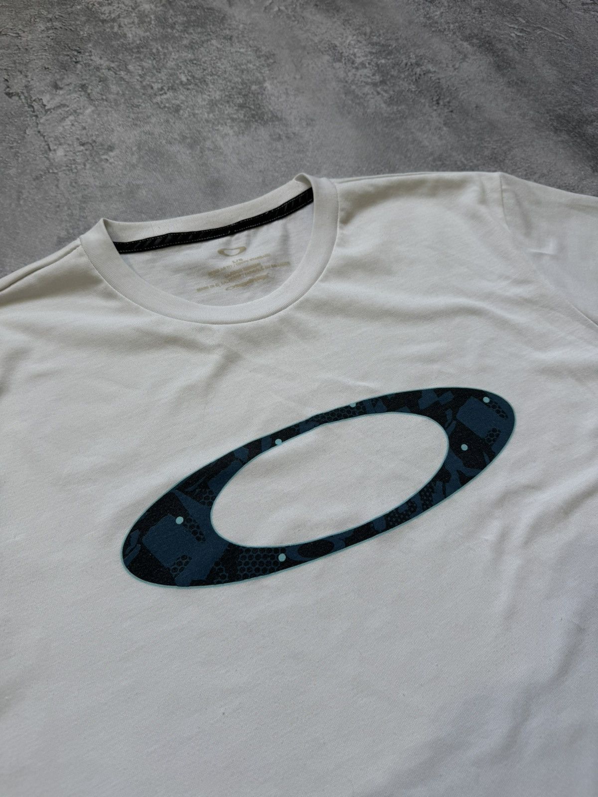 Oakley × Vintage y2K Oakley center logo Gorpcore Japan style tee Size US L / EU 52-54 / 3 - 3 Thumbnail