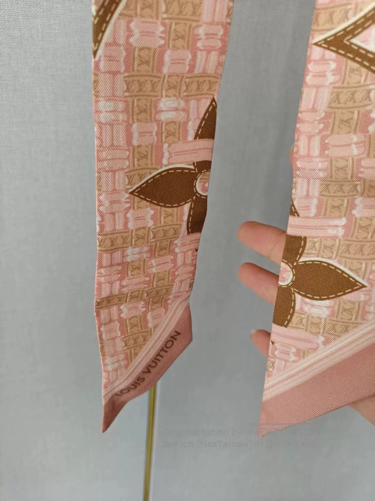 Louis Vuitton Louis Vuitton Silk Scarf. Size ONE SIZE - 3 Thumbnail
