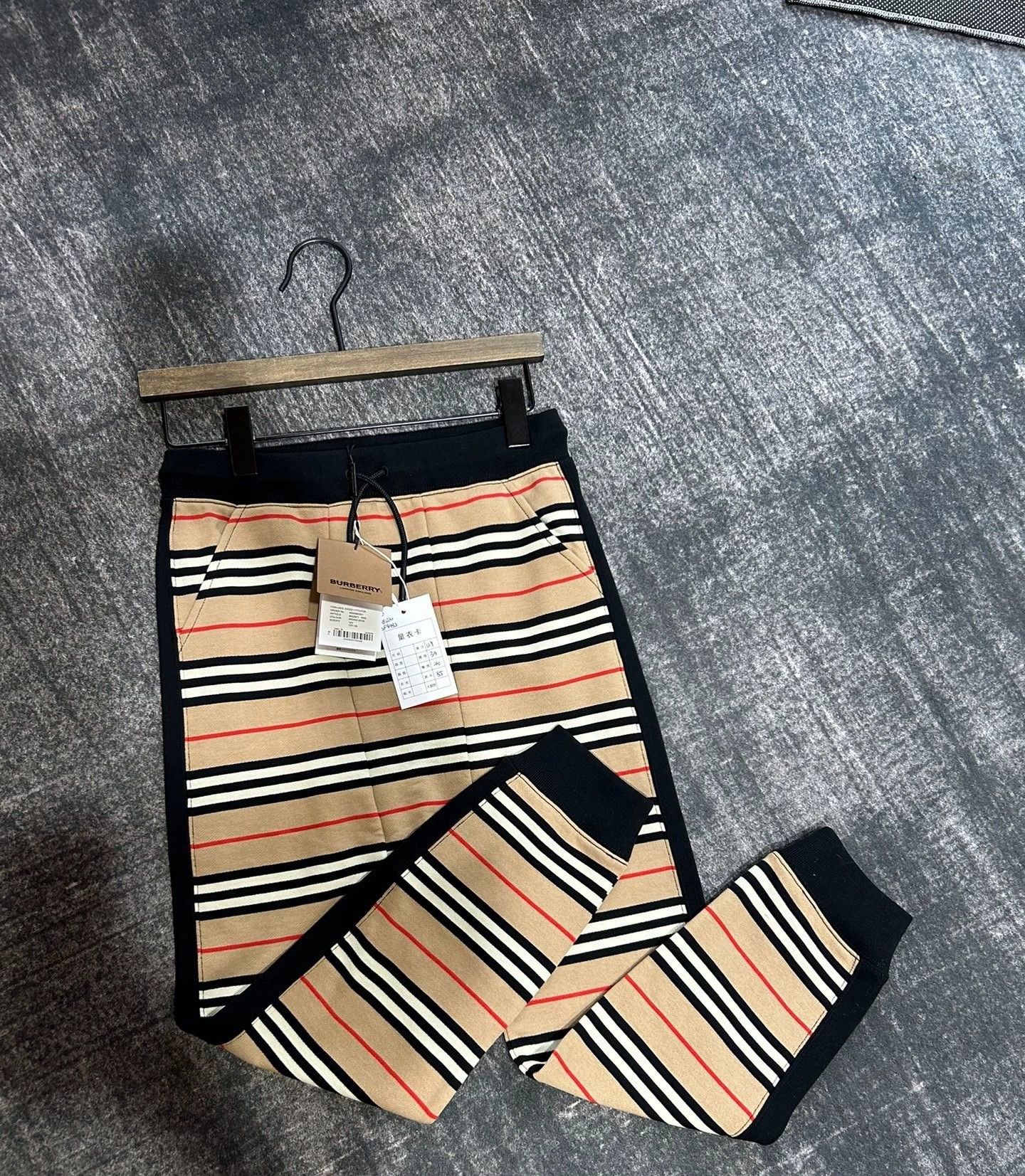Burberry Burberry Kids Iconic Stripe Sweatpants - dmc Size US 32 / EU 48 - 1 Thumbnail