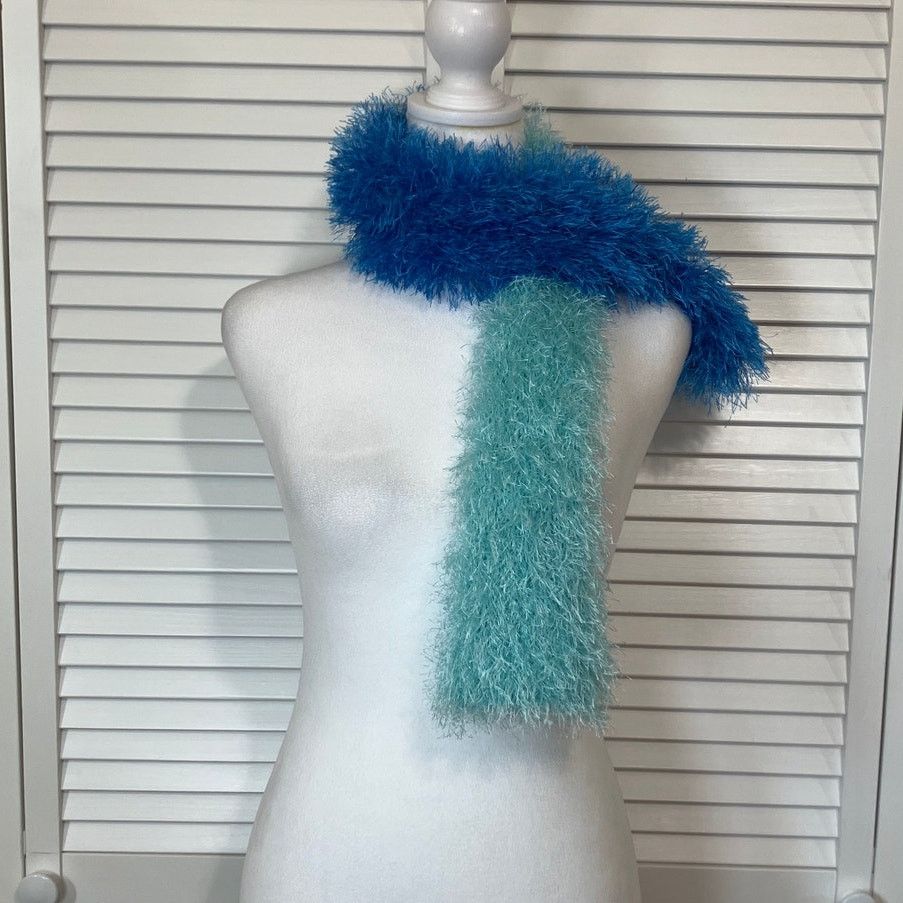 Handmade NWT Handmade Loom Knited Blue Furry Scarf 36” Size ONE SIZE - 1 Thumbnail