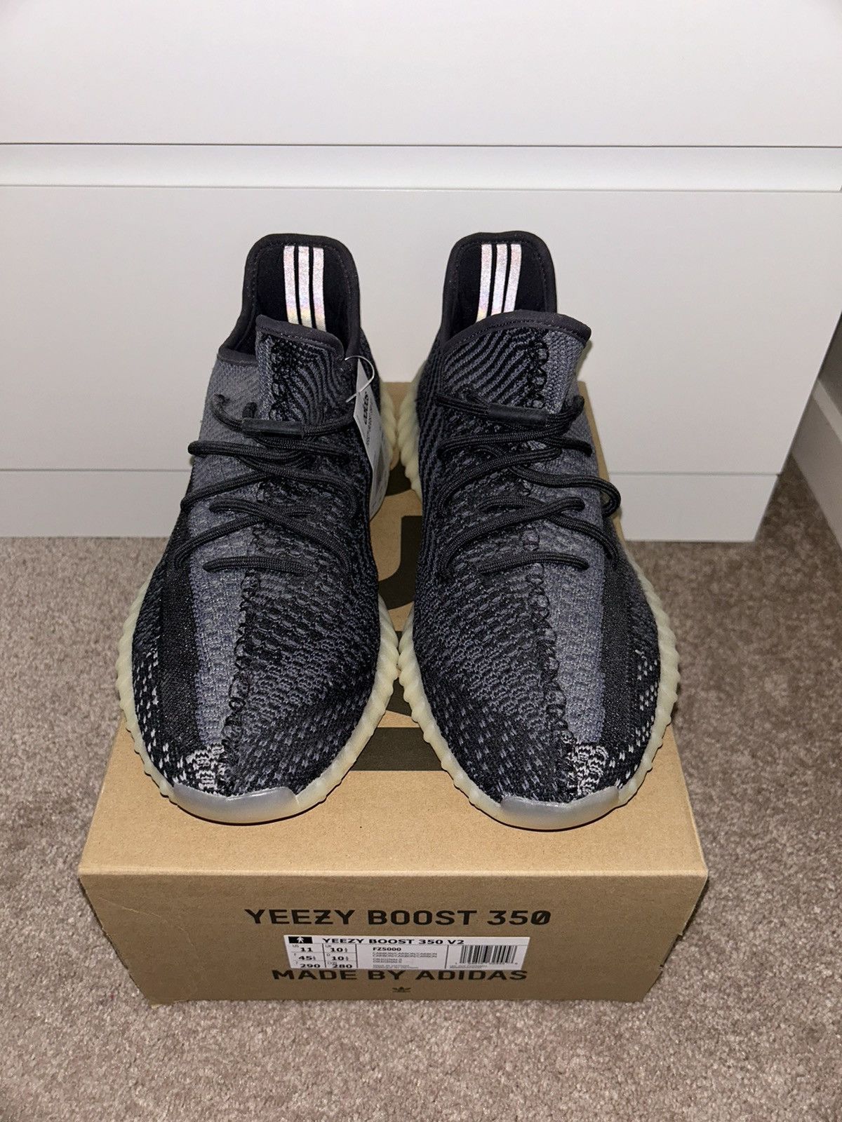 Adidas Yeezy Boost 350 V2 Carbon Size US 11 / EU 44 - 3 Thumbnail