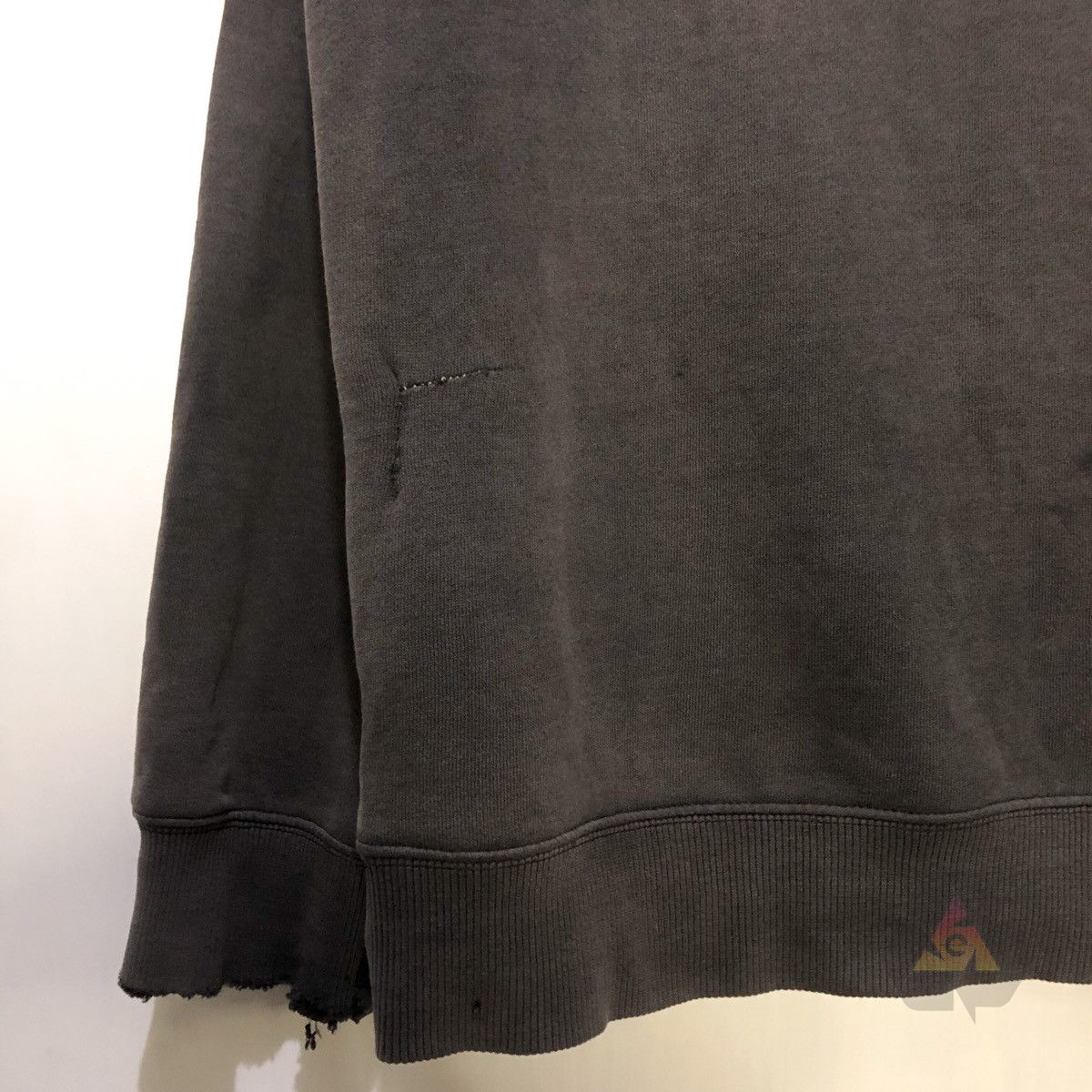 Japanese Brand × Vans × Vintage Vintage THRASHED VANS Big Logo Hoodie Size US M / EU 48-50 / 2 - 13 Thumbnail