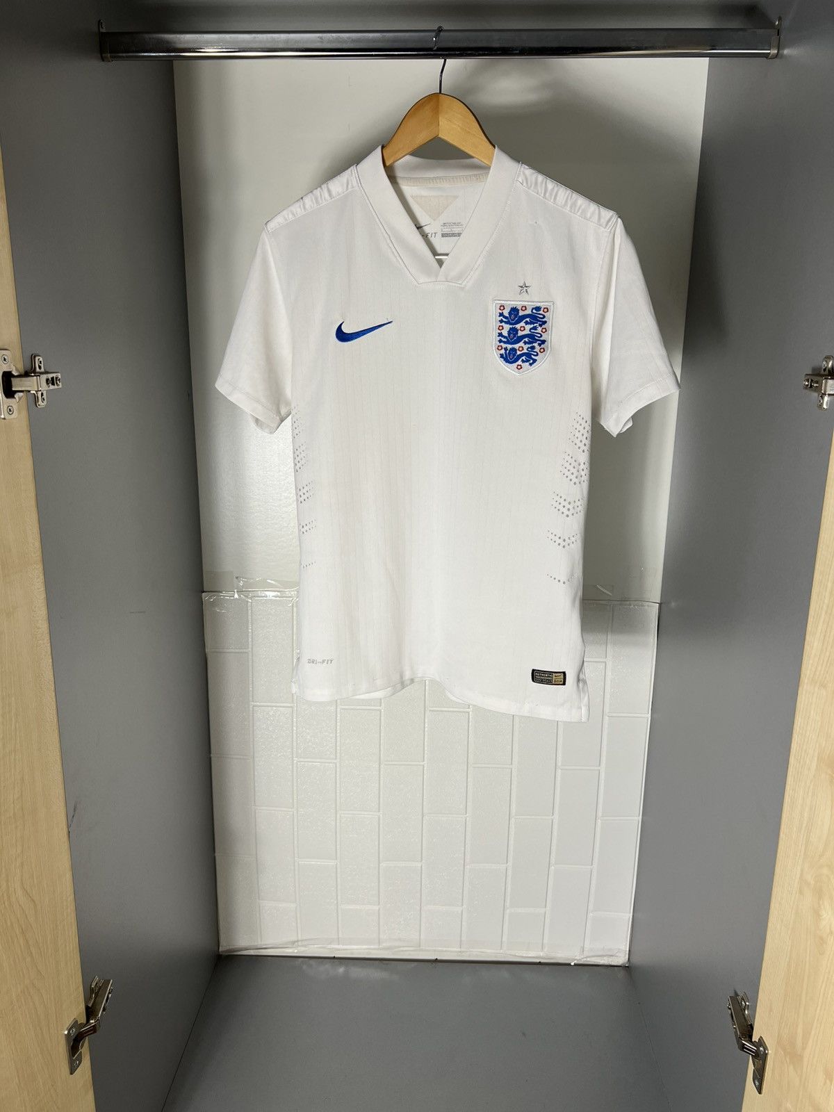 Nike VINTAGE NIKE ENGLAND SOCCER JERSEY MANCHESTER RETRO Y2K 90s Size US S / EU 44-46 / 1 - 1 Thumbnail