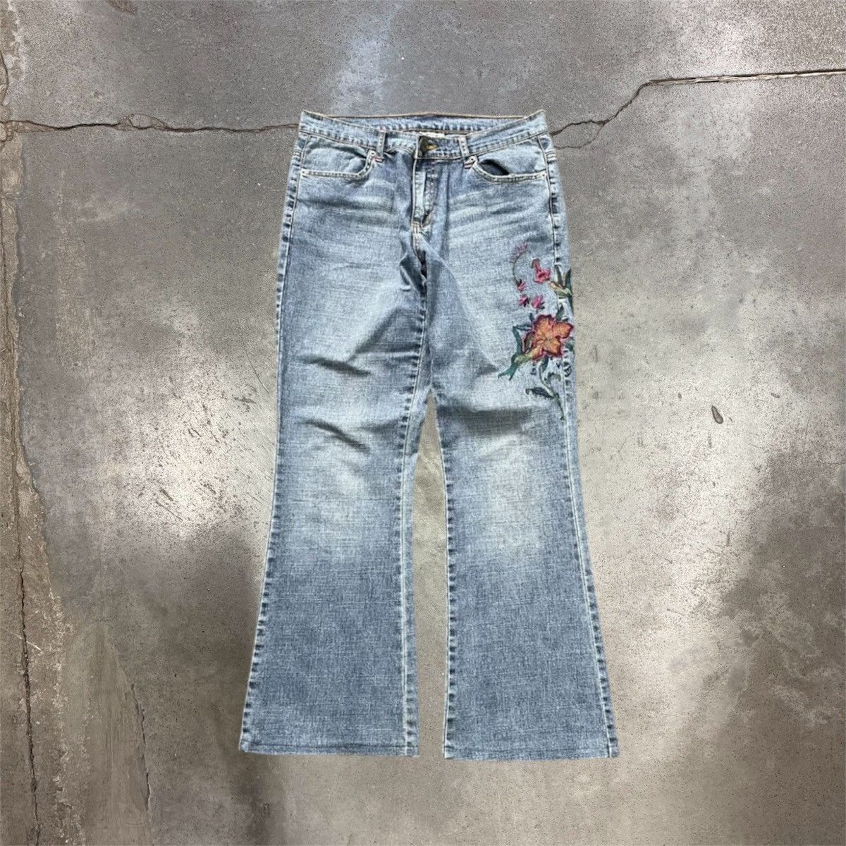 Vintage Vintage Y2K Flared Jeans Distressed Embroidered Floral Skate Size 34" / US 12 / IT 48 - 1 Thumbnail