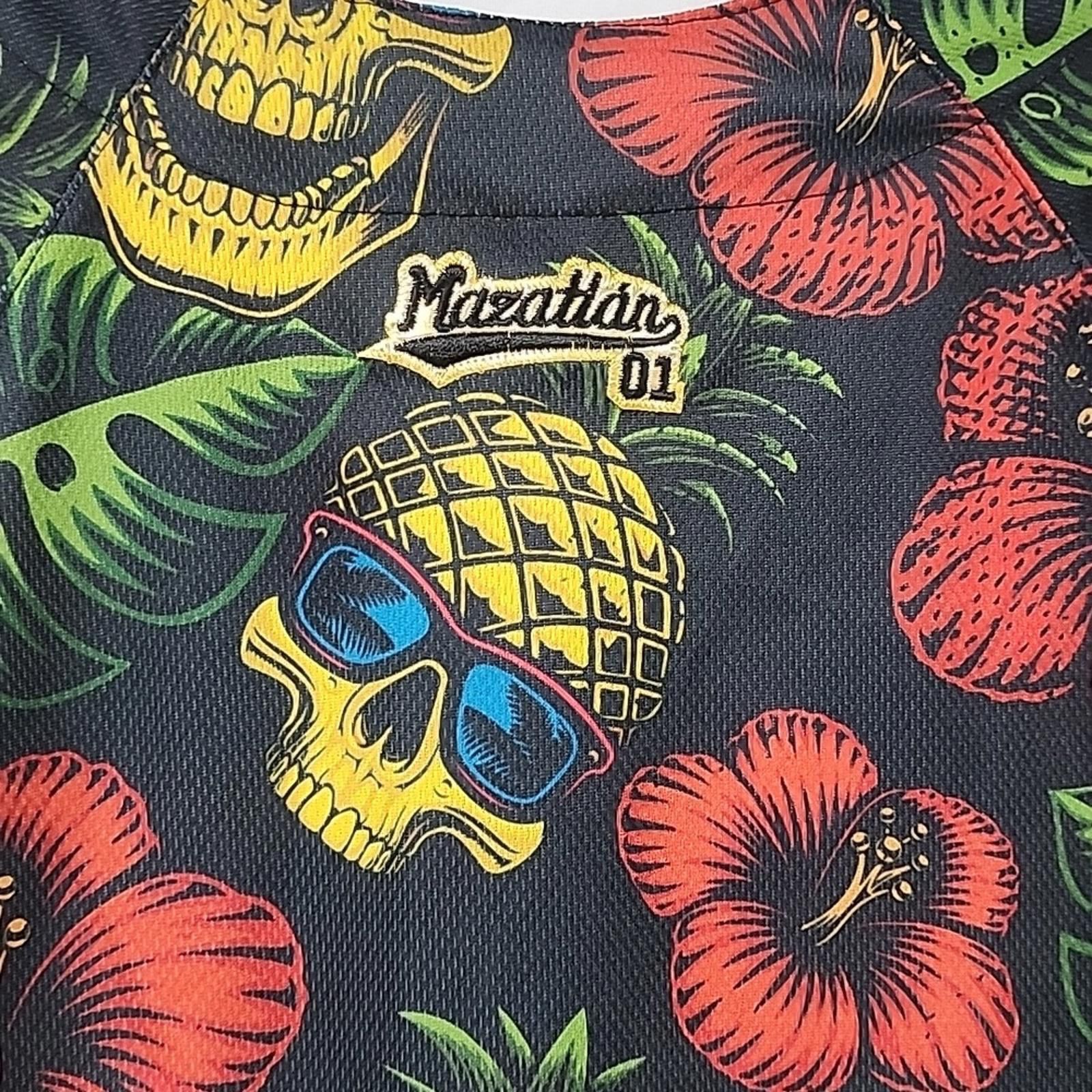 Other Mazatlán Graphic T-Shirt with Skulls and Pineapples Size US S / EU 44-46 / 1 - 7 Thumbnail