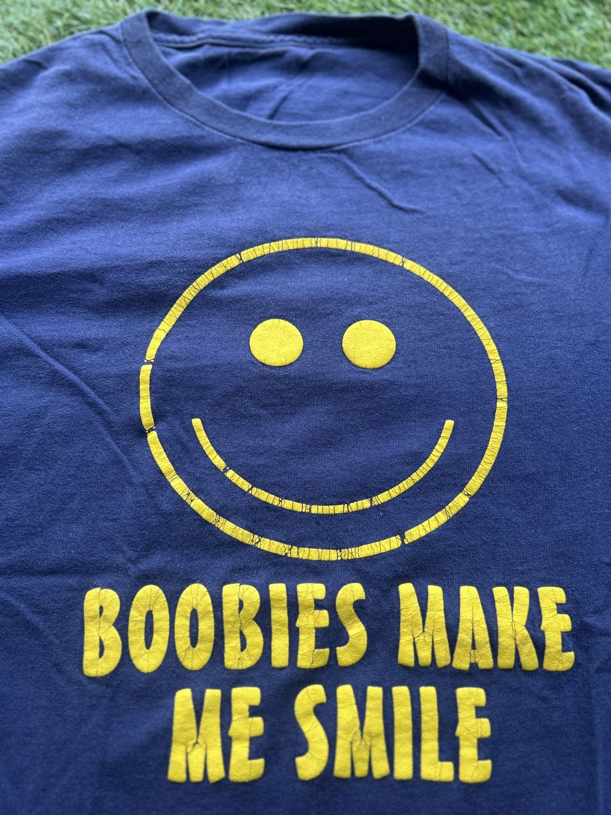 Vintage Vintage 2000s “Boobies Make Me Smile” Graphic T-Shirt Size US L / EU 52-54 / 3 - 2 Thumbnail