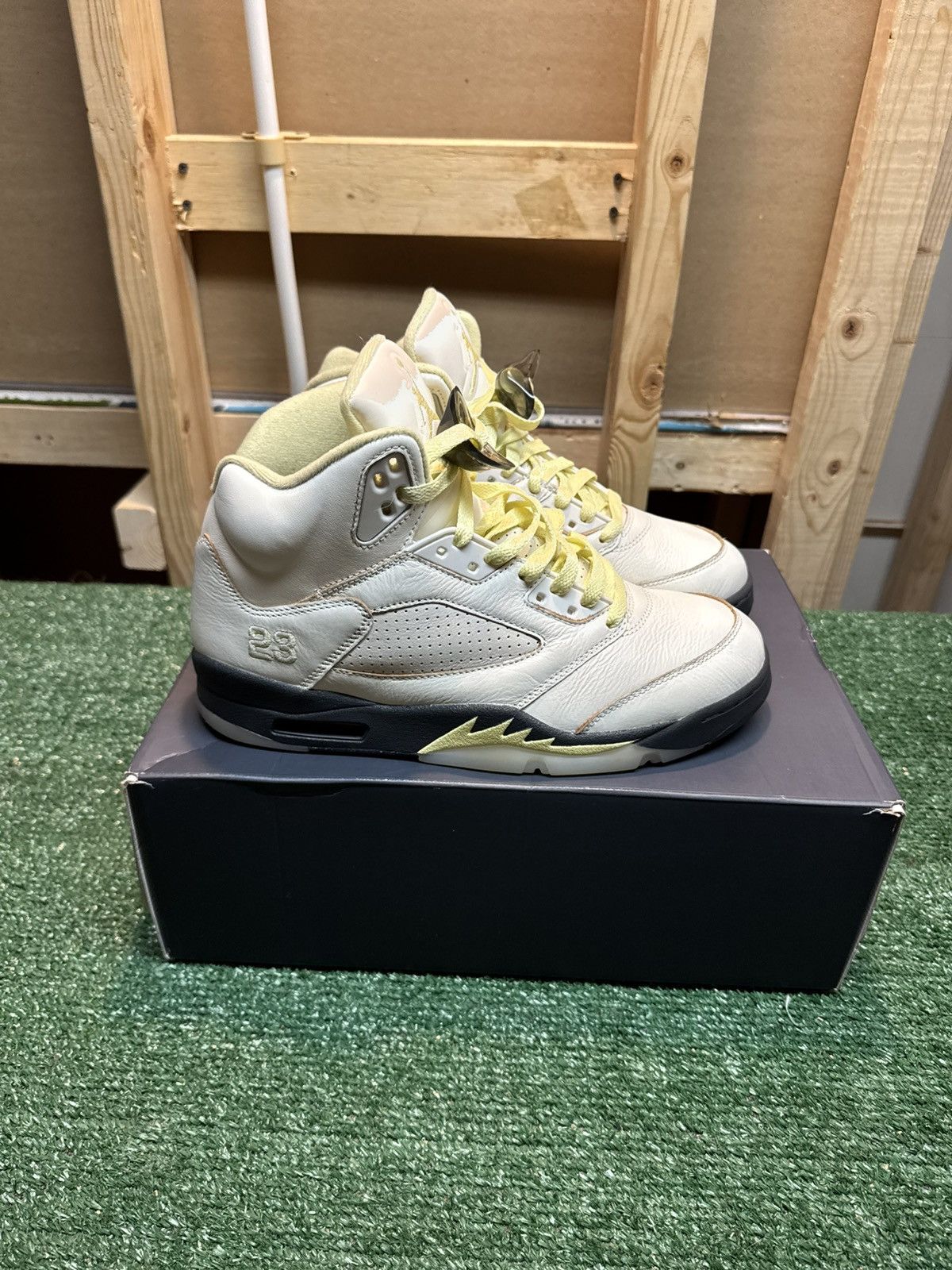 Jordan Brand Jordan Retro 5 Luminous Green Size 9M Size US 9 / EU 42 - 8 Thumbnail