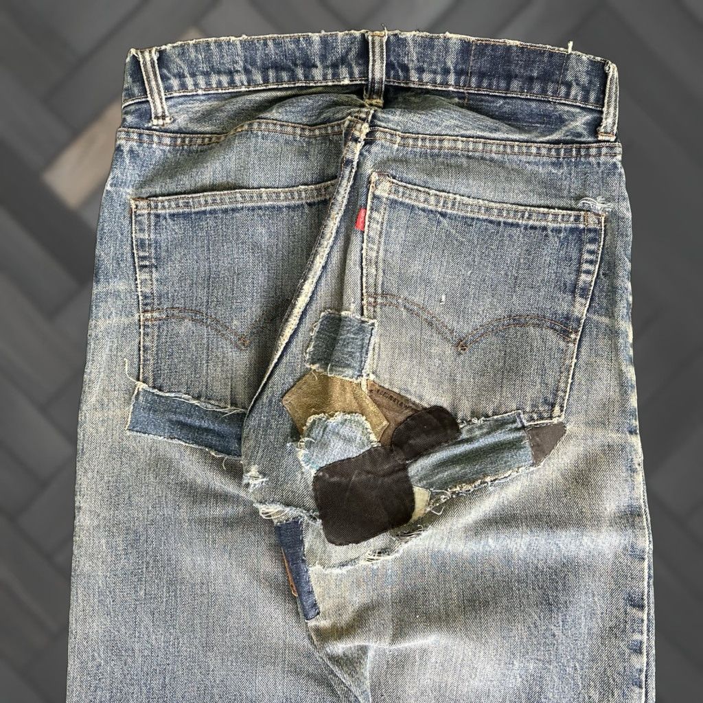 Levi's VINTAGE Levi's 505 Jeans Mens 32x34 Blue Denim Regular Straight USA 70s Talon Repairs Single Stitch #5 Button Short Description? Size US 32 / EU 48 - 1 Thumbnail
