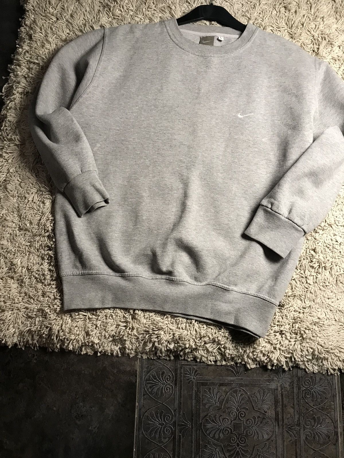Nike × Vintage Vintage Nike Grey small swoosh crewneck sweatshirt Size US L / EU 52-54 / 3 - 3 Thumbnail