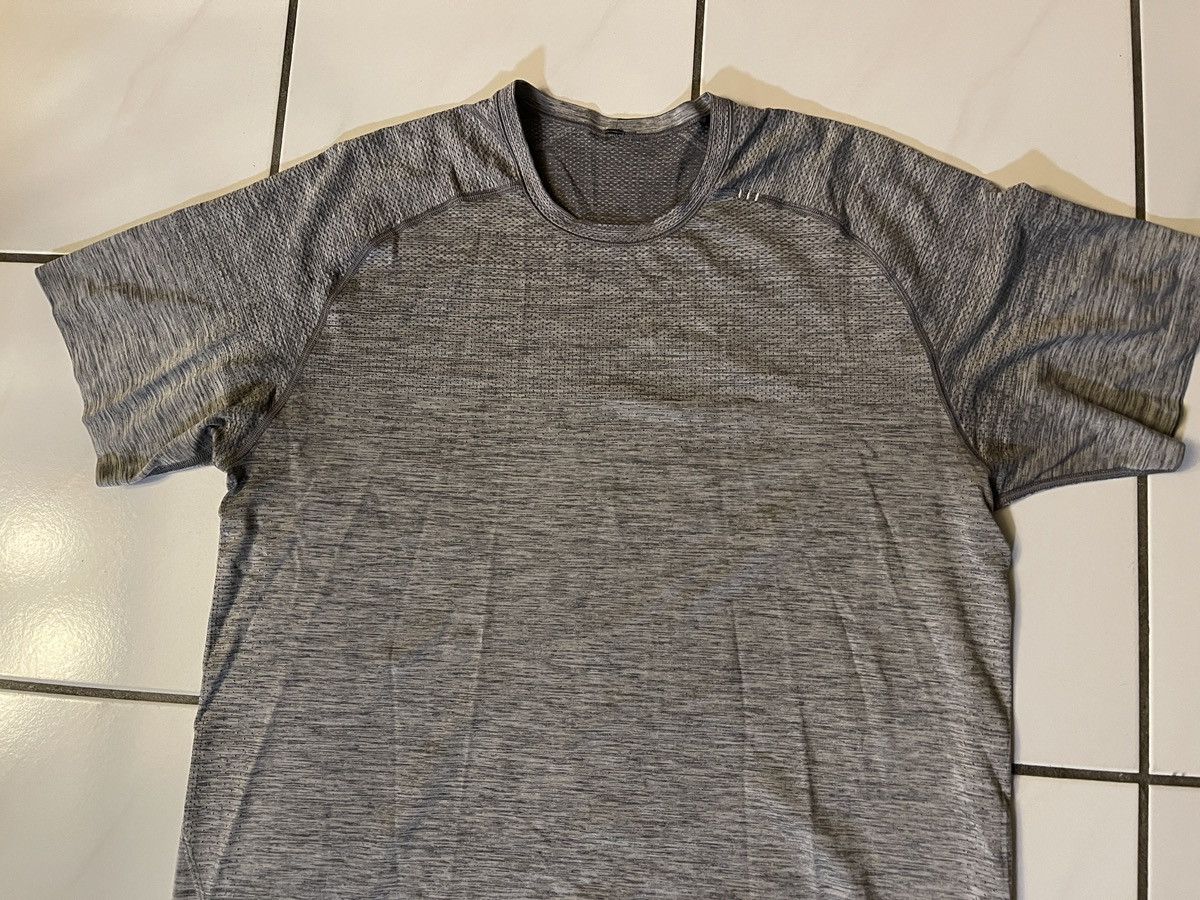 Lululemon Lululemon T Shirt Mens XL Gray Gym Workout Active Size US XL / EU 56 / 4 - 3 Thumbnail