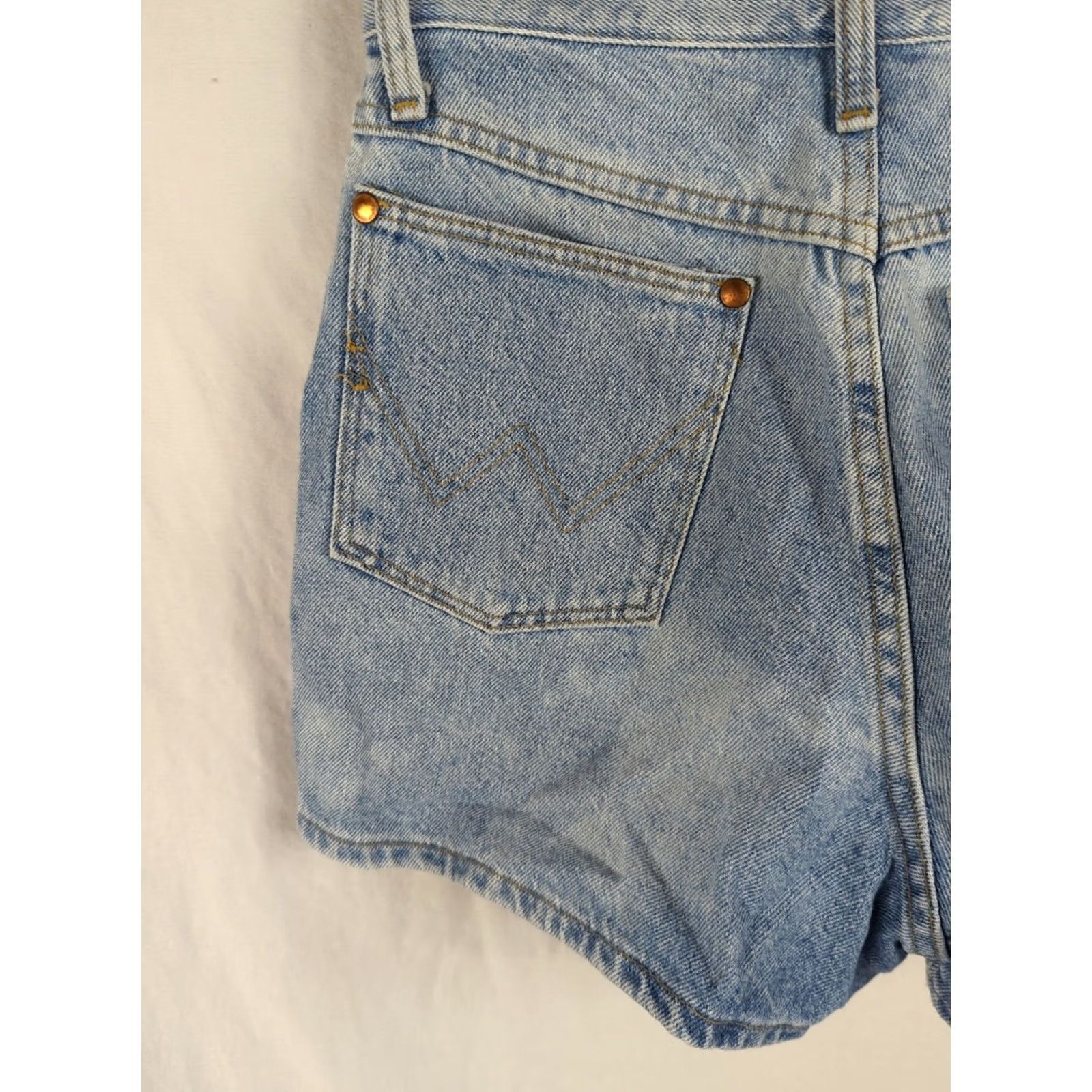 Wrangler VINTAGE Wrangler Shorts Women's 9 Denim Blue 90s Western 5-Pocket Wrangler Brand Regular Mom Rise See Pictures US Made XS? Size 30" / US 8 / IT 44 - 4 Thumbnail