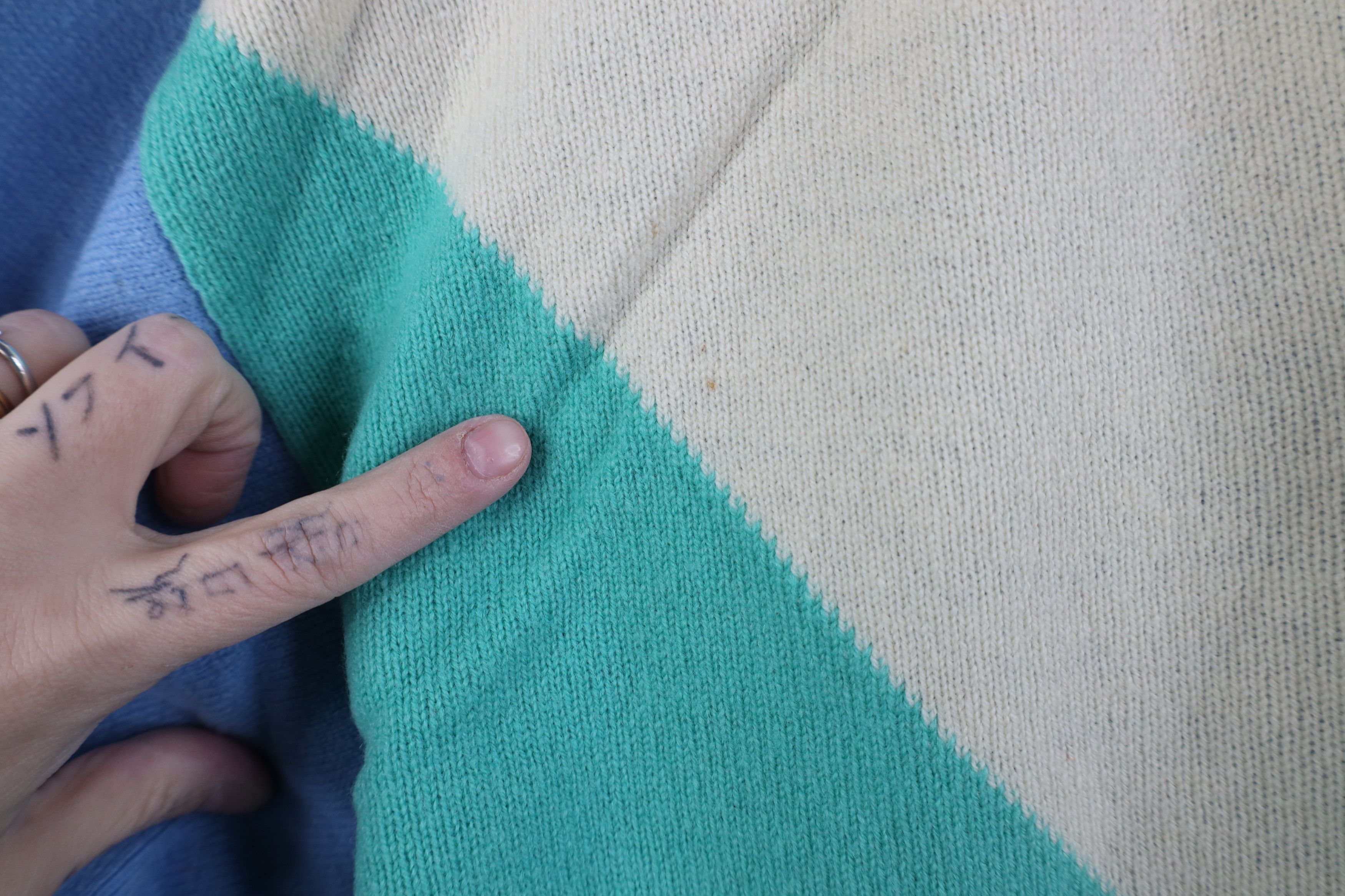 Vintage Vintage 70s Streetwear Diamond Lambswool Knit V-Neck Sweater Size US XXL / EU 58 / 5 - 6 Thumbnail
