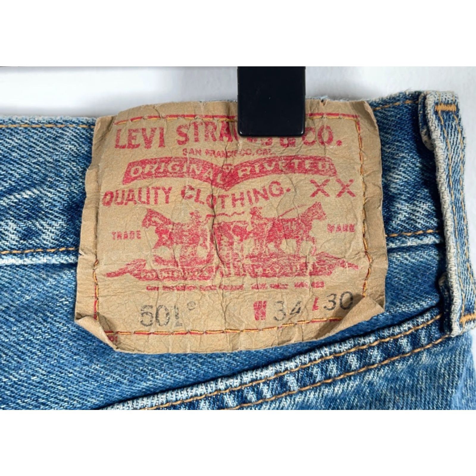 Levi's VINTAGE Levi's 501 Jeans Mens 32 x 29 Blue Denim Button Fly 90s Classic Straight Label XX 34/30 VTG Size US 32 / EU 48 - 3 Thumbnail
