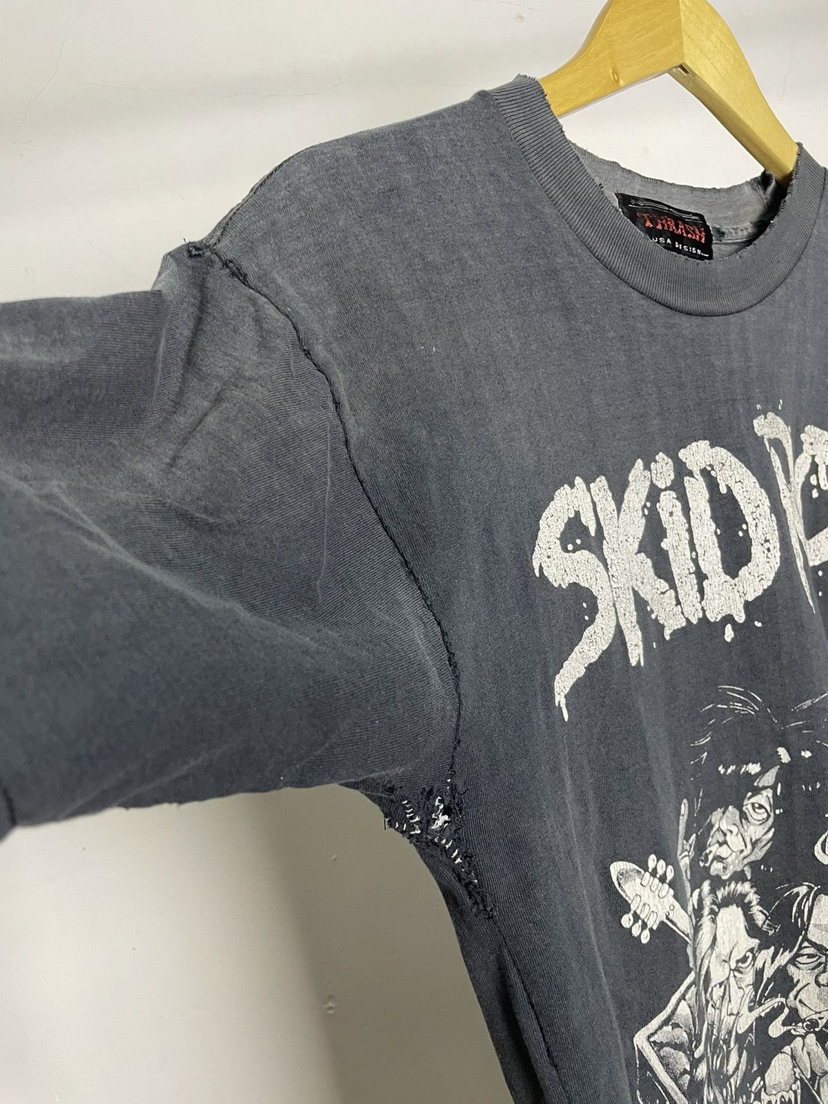 Band Tees × Vintage THRASHED Vintage Skid Row Rock Band Tees Distressed Size US M / EU 48-50 / 2 - 5 Thumbnail
