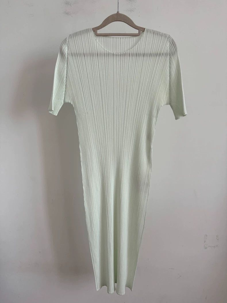 Issey Miyake Issey Miyake size:2 white dress Size S / US 4 / IT 40 - 1 Thumbnail