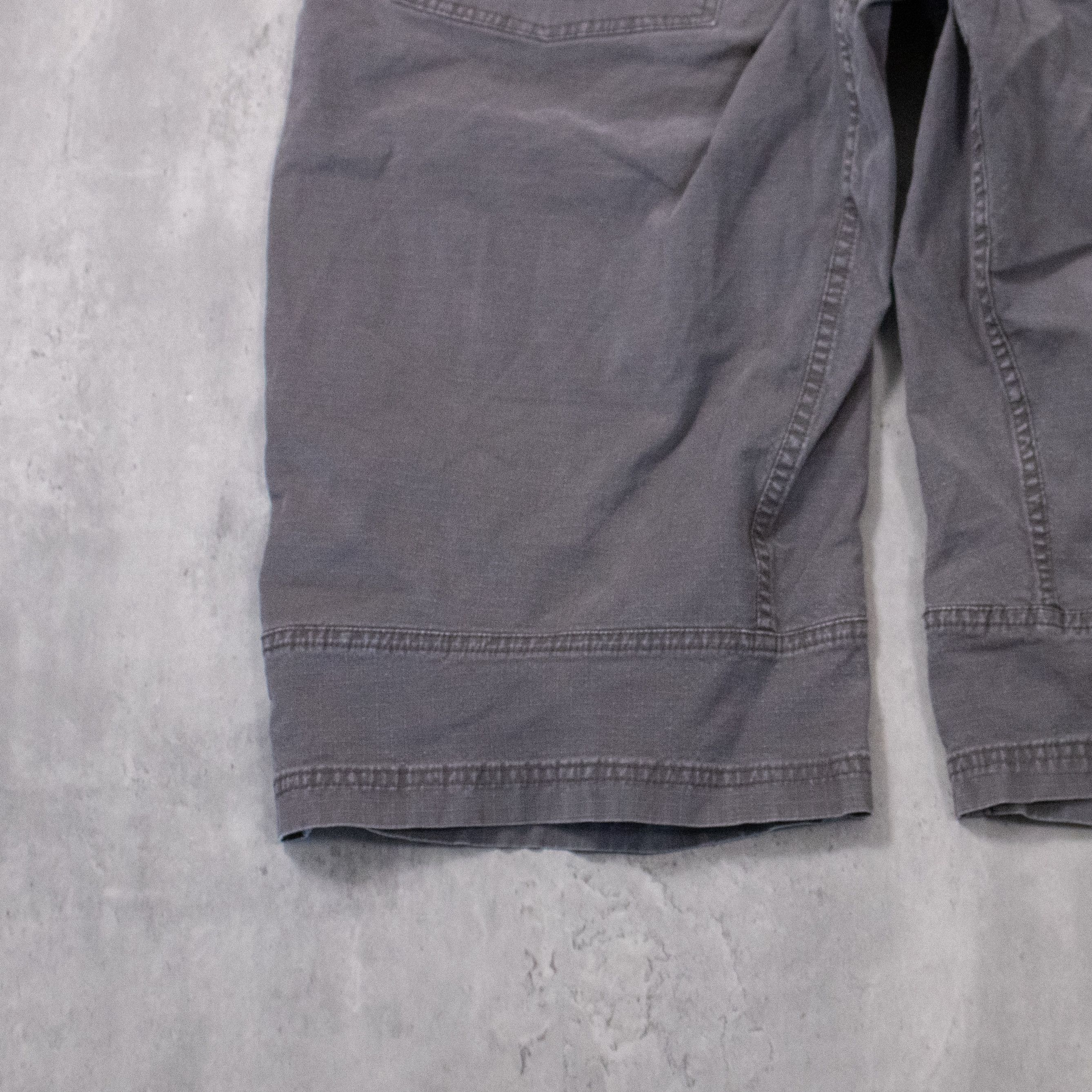 Mountain Equipment Company Y2K 2000's MEC Baggy Long Inseam Grey Shorts Size US 41 - 11 Thumbnail