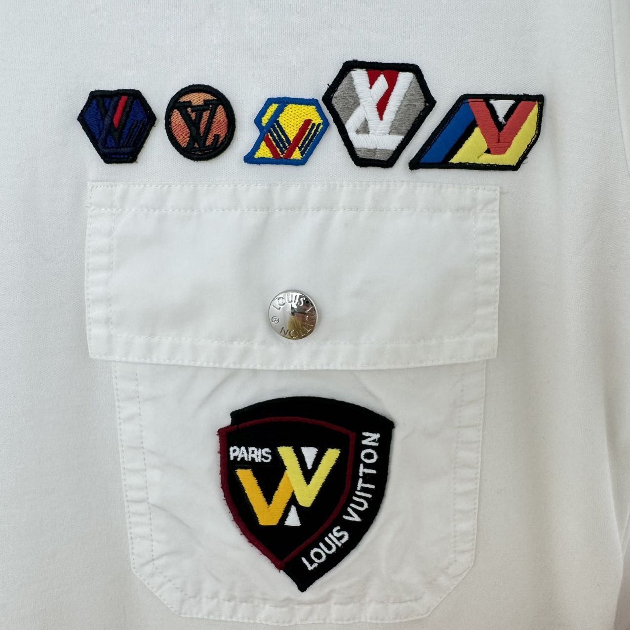 Louis Vuitton Louis Vuitton Pocket Embroidered Short Sleeve T-Shirt K26WX Size US S / EU 44-46 / 1 - 5 Thumbnail