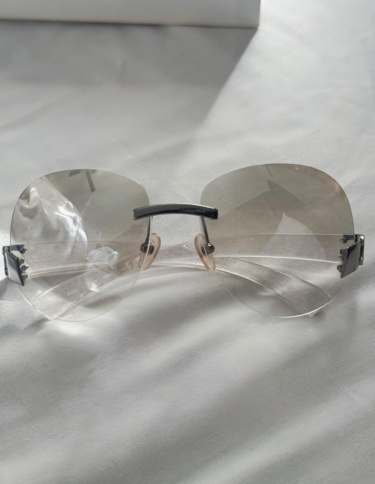 Chanel Chanel Vintage Silver CC Logo Rimless Sunglasses Size ONE SIZE - 2 Thumbnail