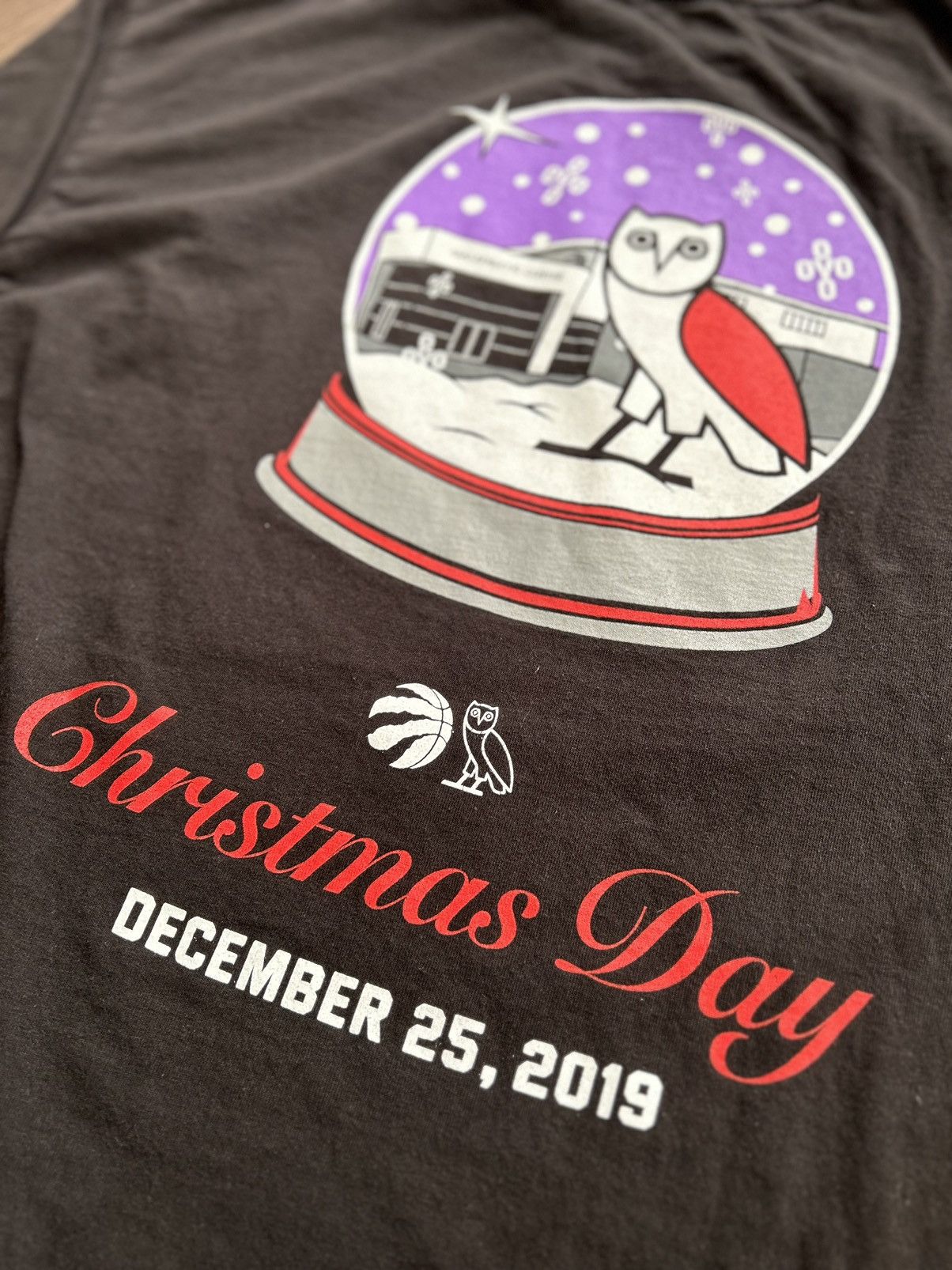 Drake × NBA × October's Very Own Raptors x Drake OVO Christmas Day Limited Tee 2019 Size US XL / EU 56 / 4 - 6 Thumbnail