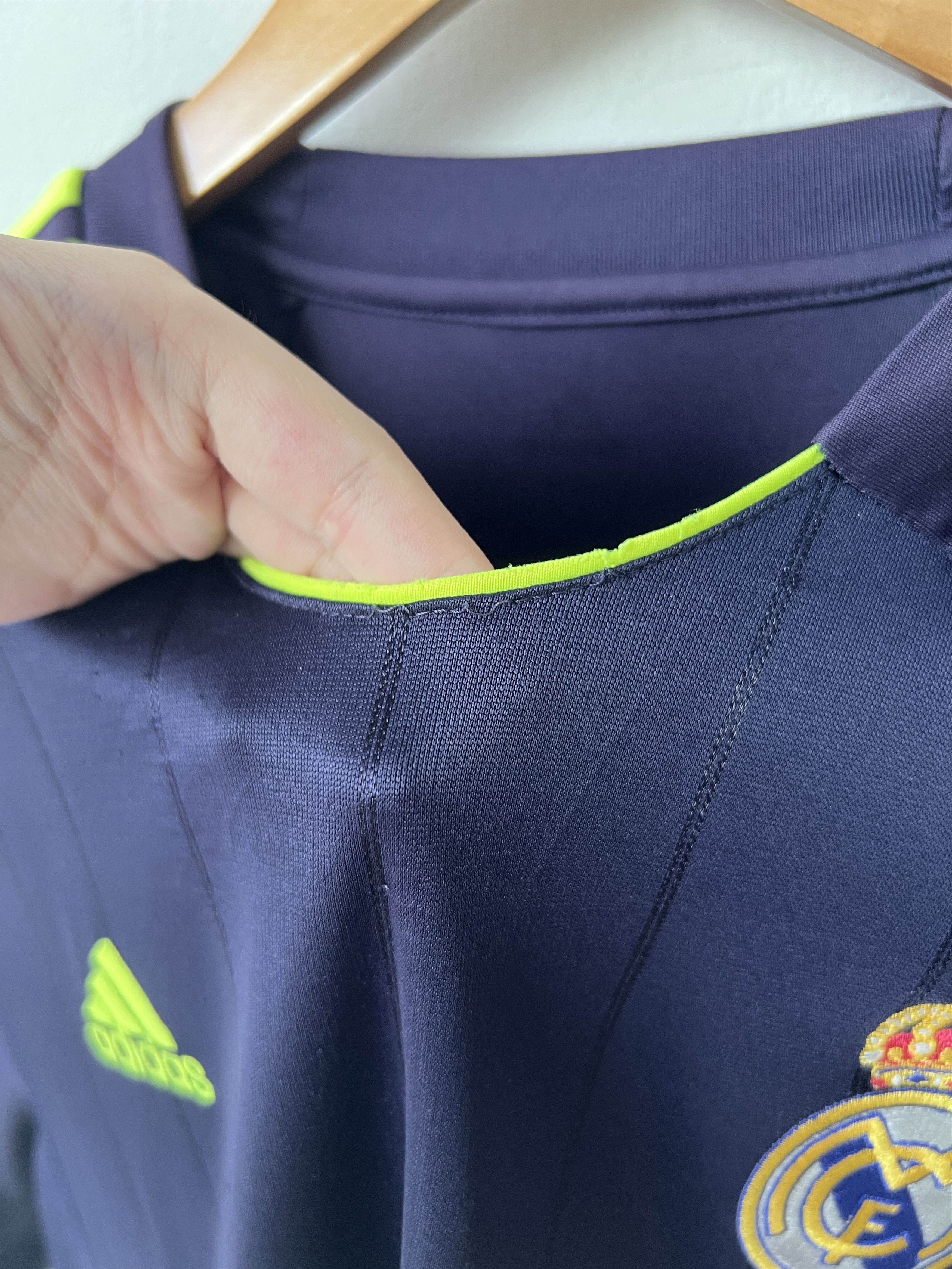 Adidas (XL) Real Madrid 2012-13 Away Kit Kaka #8 Size US XL / EU 56 / 4 - 9 Thumbnail