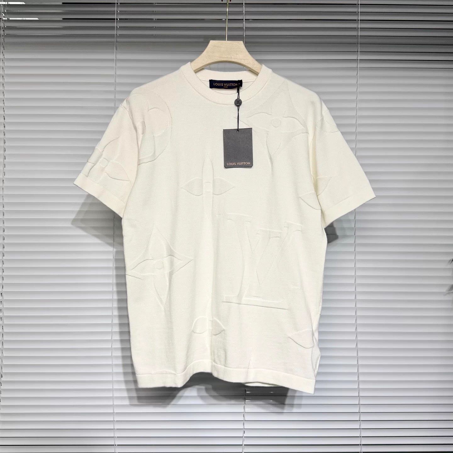 Louis Vuitton LV 26 Holiday Knit Short-Sleeve White Monogram Logo Size US L / EU 52-54 / 3 - 1 Thumbnail